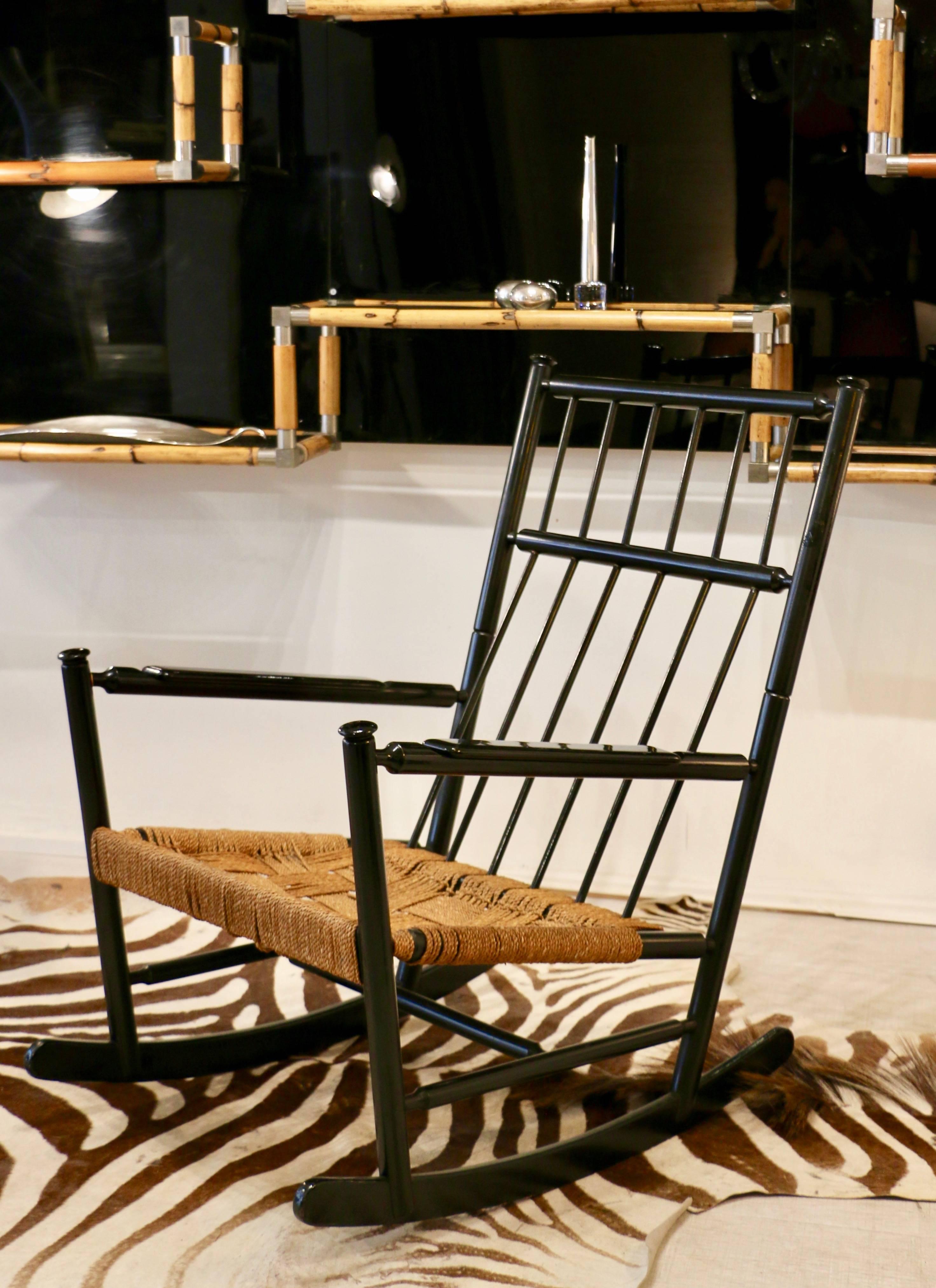 Large 1960s Scandinavian Rocking Chair In Good Condition For Sale In Saint-Ouen, FR
