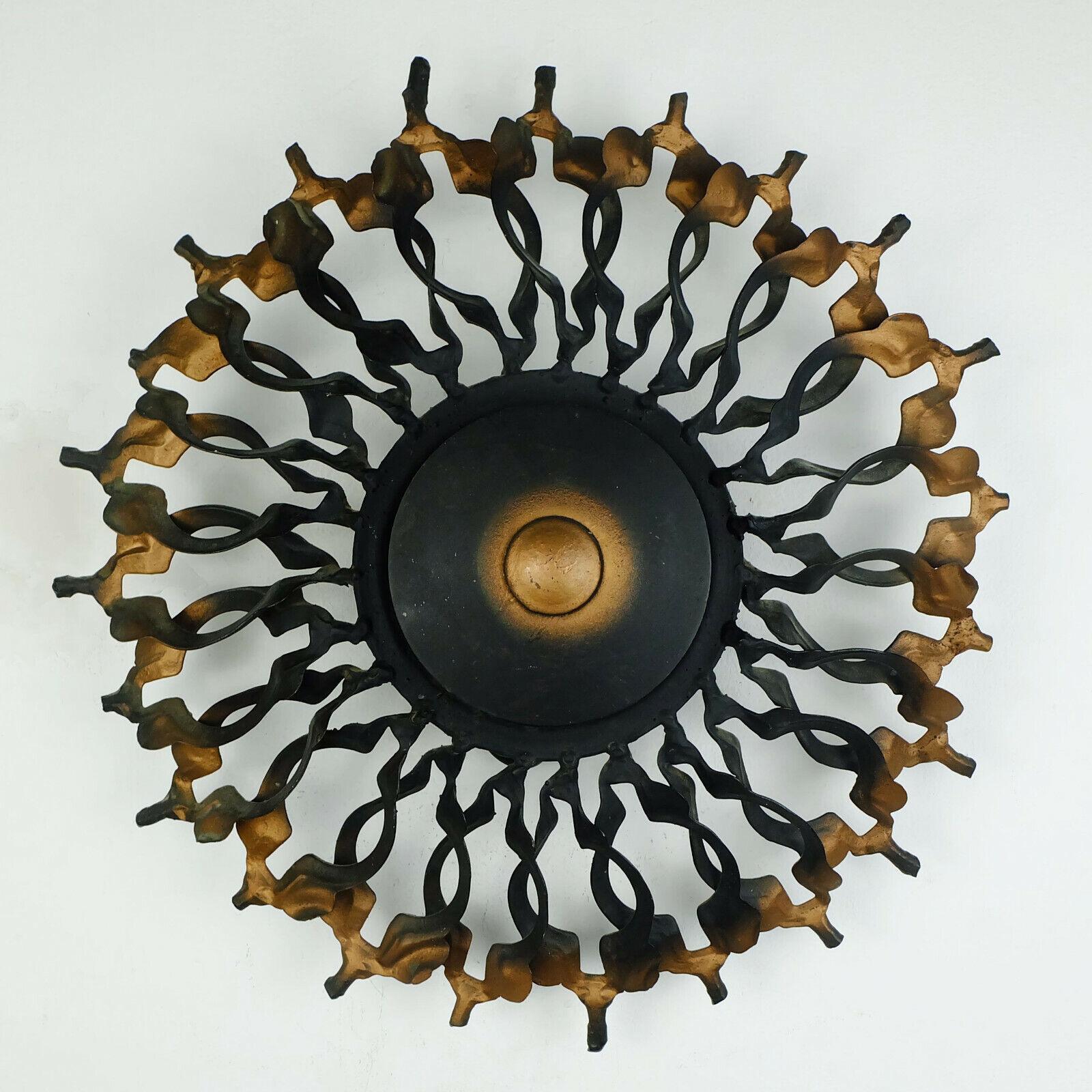 Fantastic large wall lamp from the 1960s in a brutalist design. Completely made of iron, part matte black and part copper-colored. For direct wall connection with an external switch, i.e. without a pull switch. A small light bulb with an E27 thread