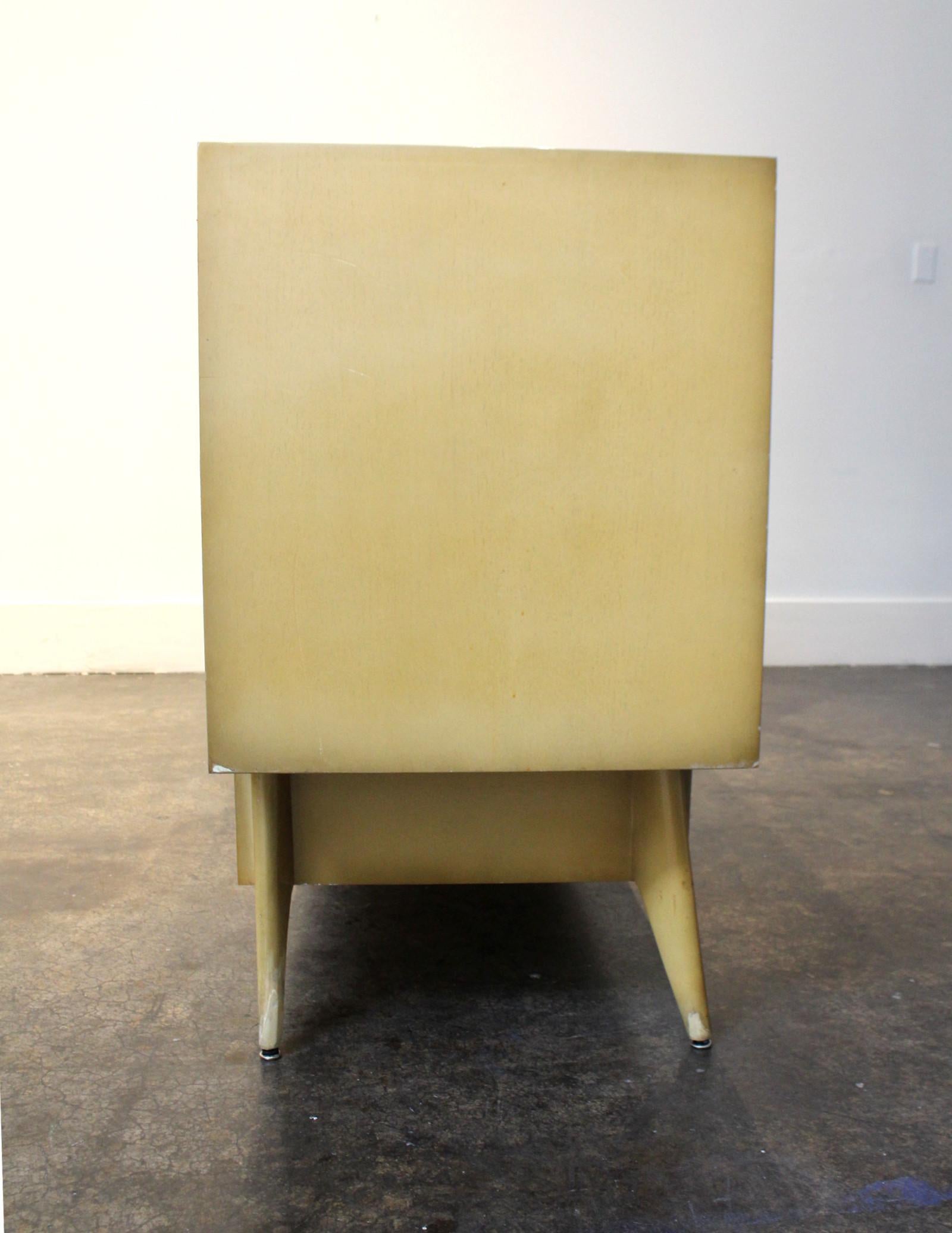 Large 1960s Sculptural Dresser, Maple with Brass Pulls For Sale 1