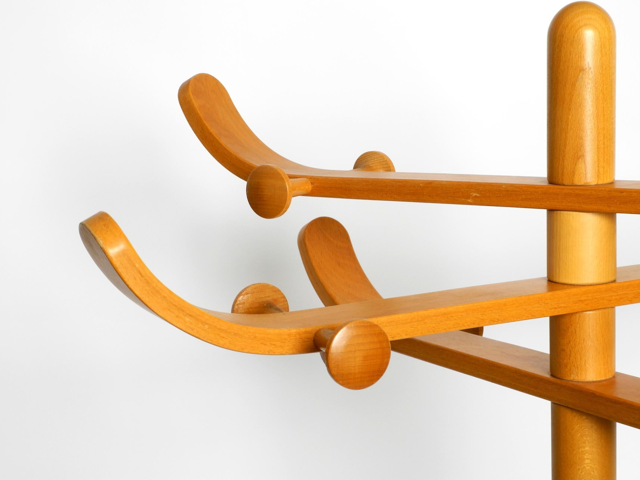 Grand porte-manteaux en bois de hêtre massif des années 1960 par Aksel Kjersgaard pour Odder Mobler en vente 8
