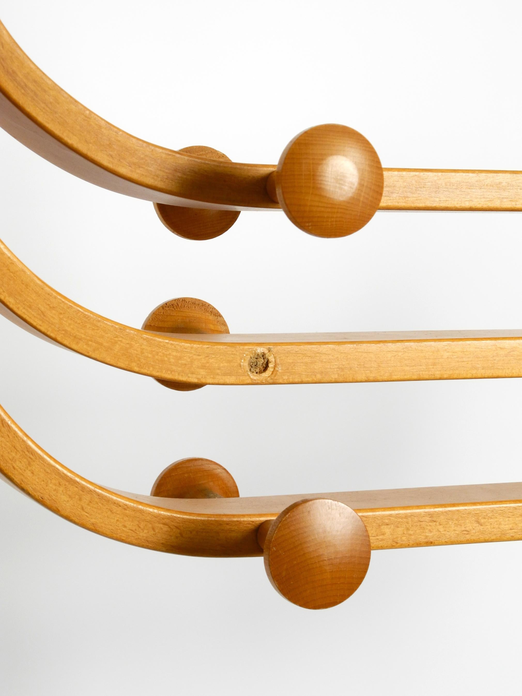 Grand porte-manteaux en bois de hêtre massif des années 1960 par Aksel Kjersgaard pour Odder Mobler en vente 9