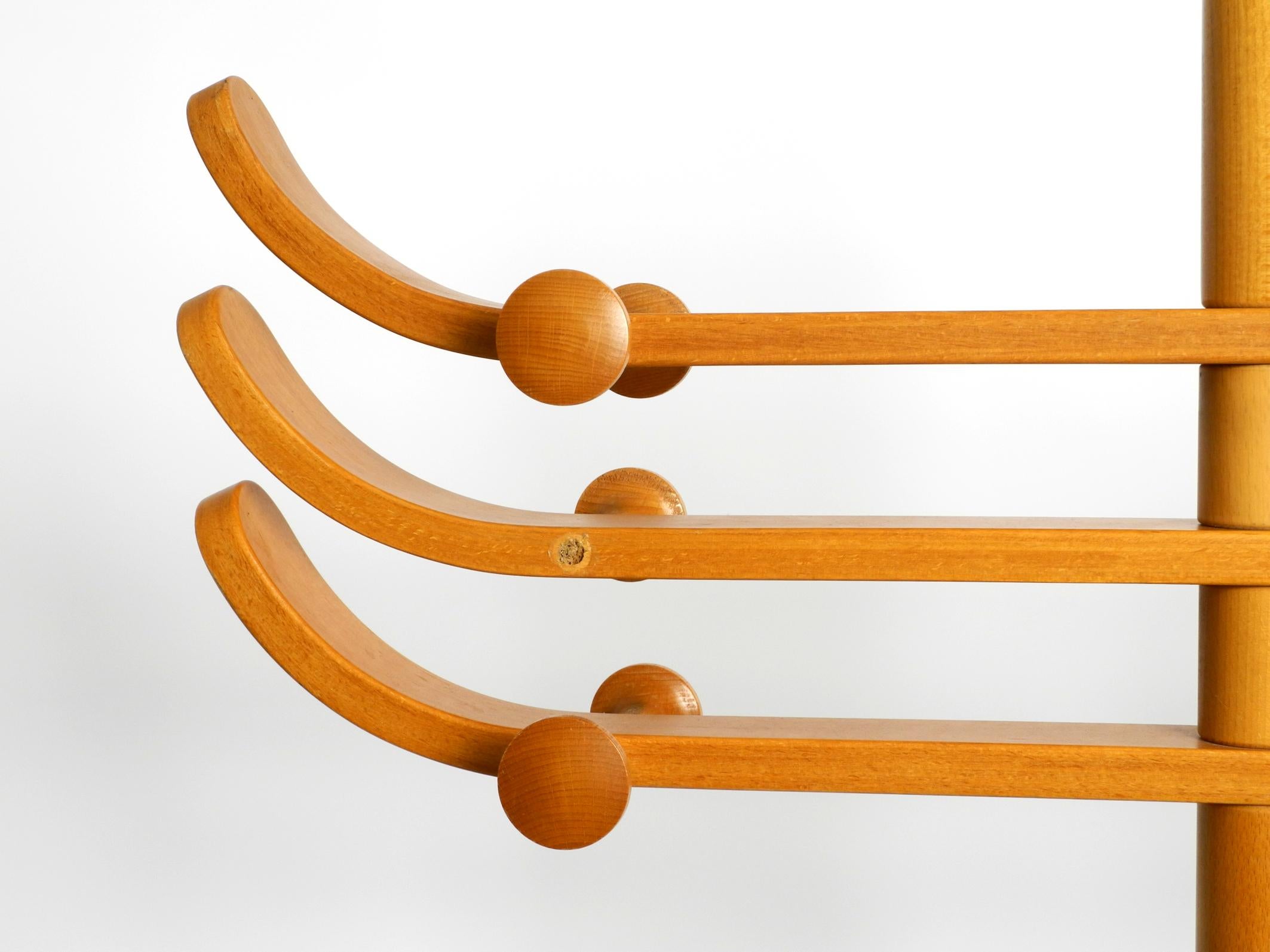 Grand porte-manteaux en bois de hêtre massif des années 1960 par Aksel Kjersgaard pour Odder Mobler en vente 10