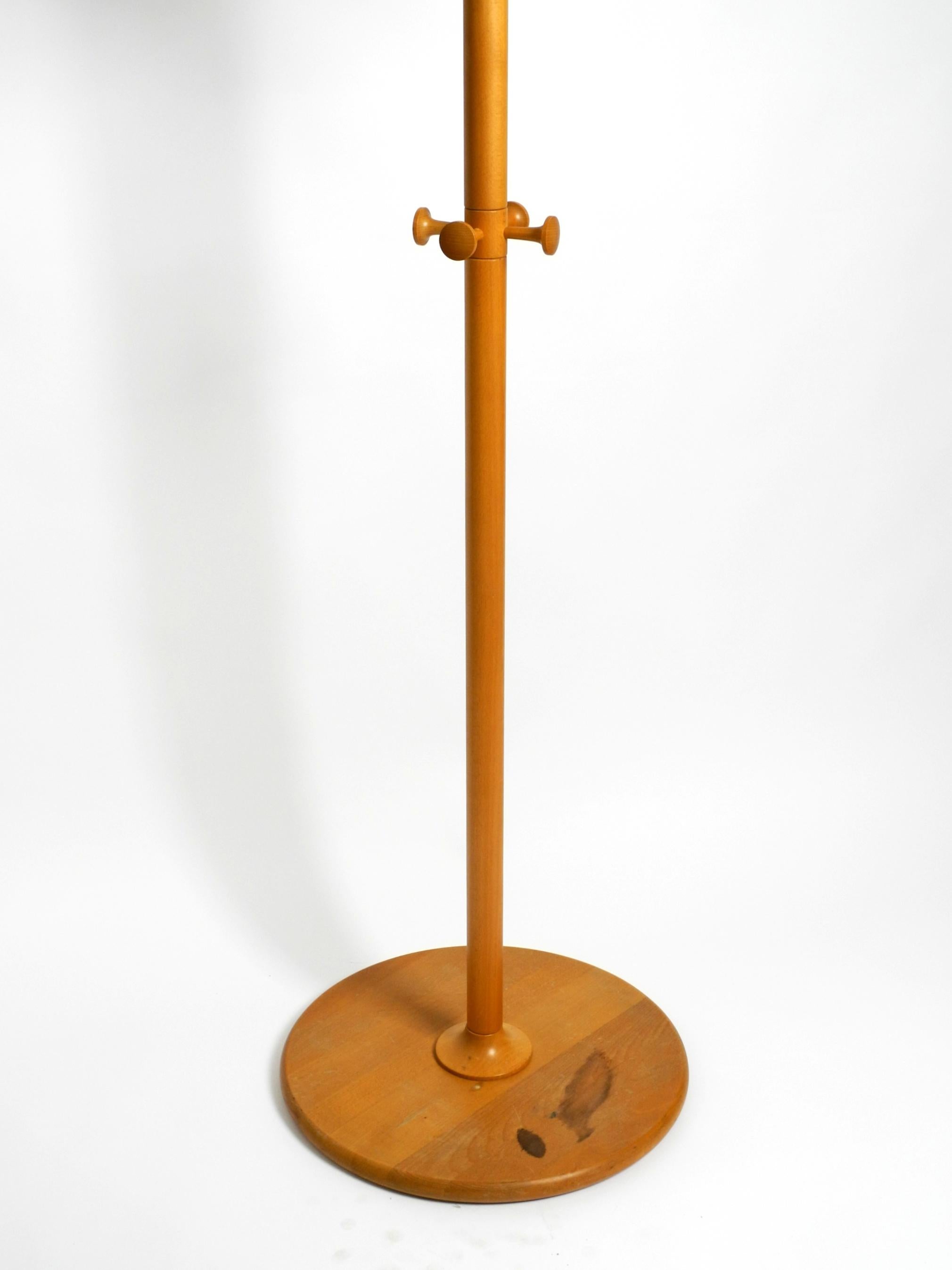 Grand porte-manteaux en bois de hêtre massif des années 1960 par Aksel Kjersgaard pour Odder Mobler Bon état - En vente à München, DE