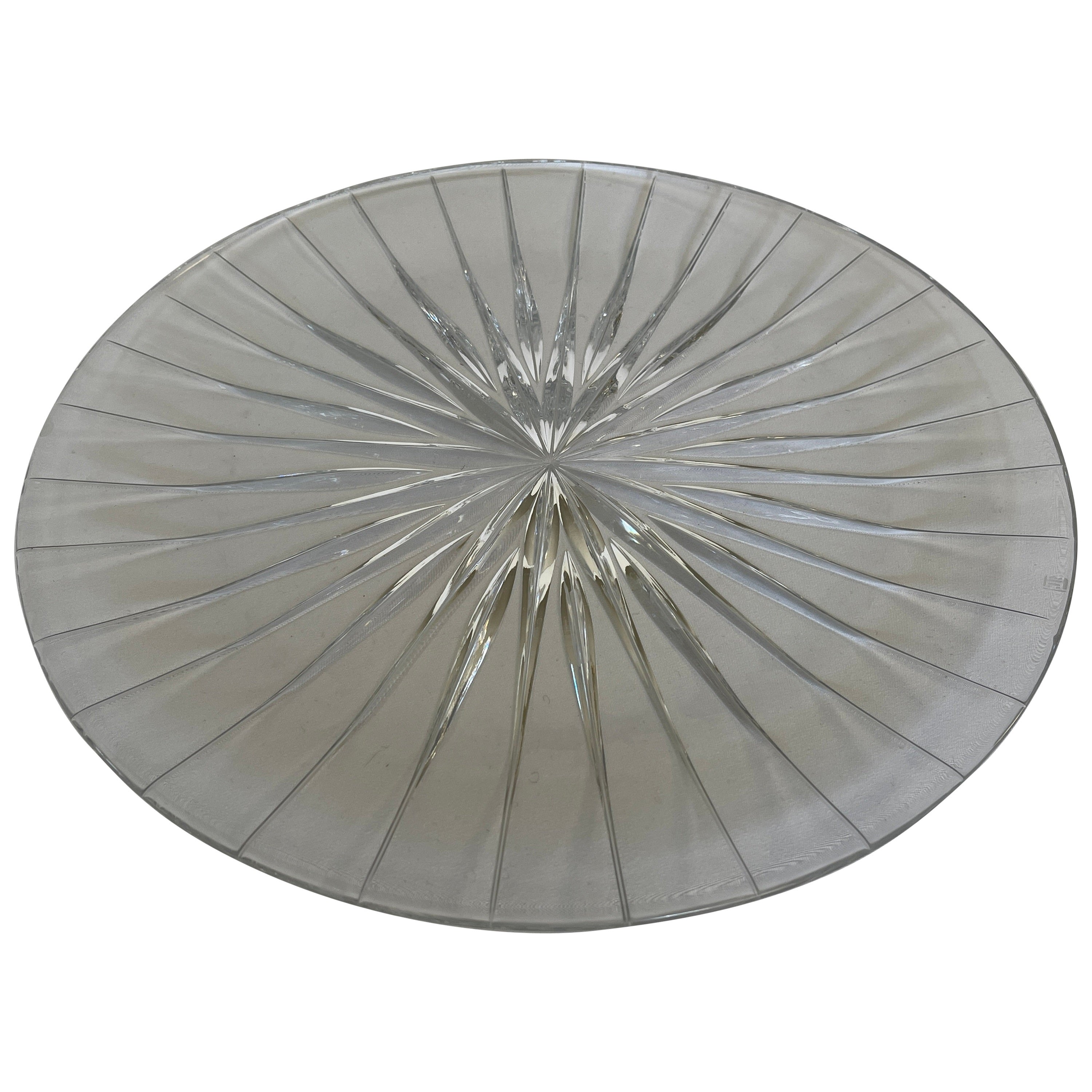 Grande assiette de service ronde en verre taillé Sunburst Design des années 1960