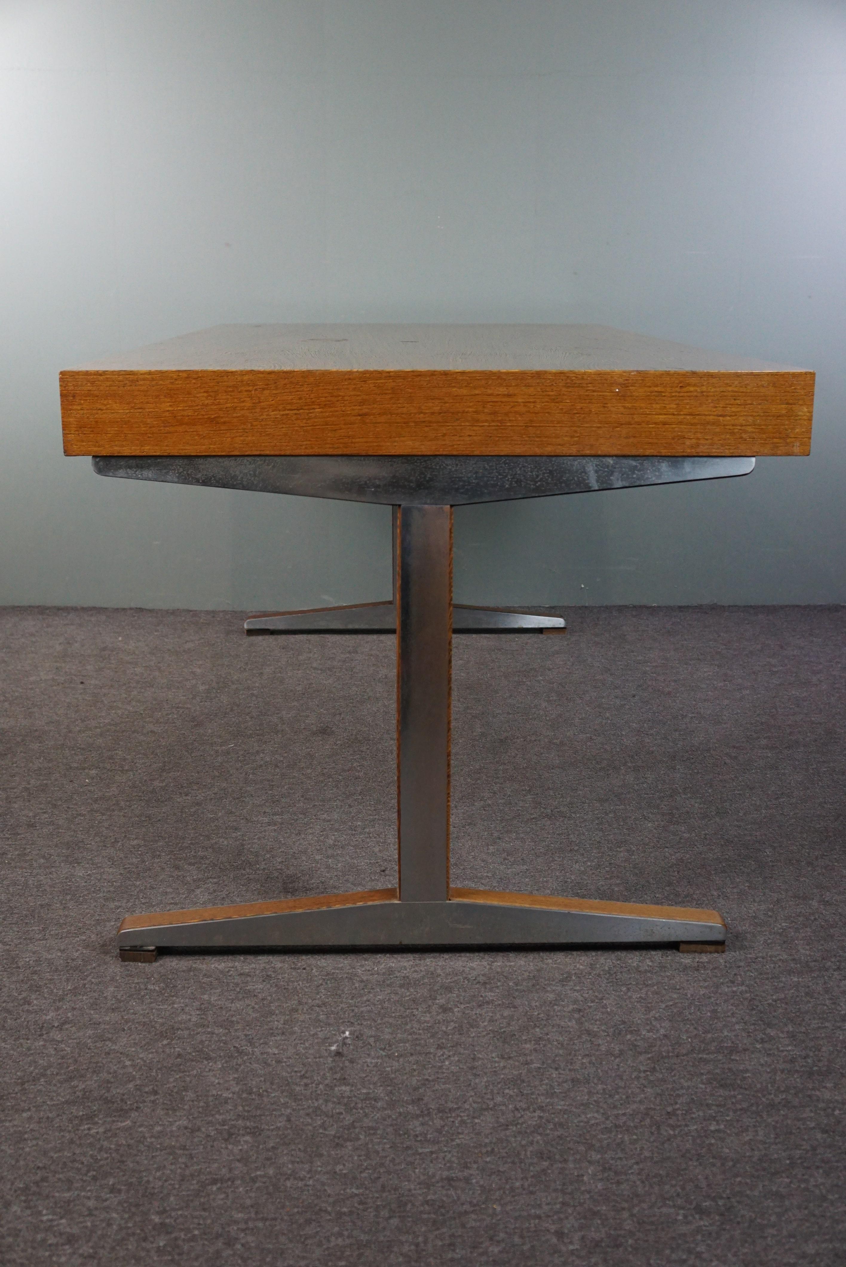 Mid-20th Century Large 1960s vintage design desk with iron frame, 2 drawers, and beautiful detail For Sale