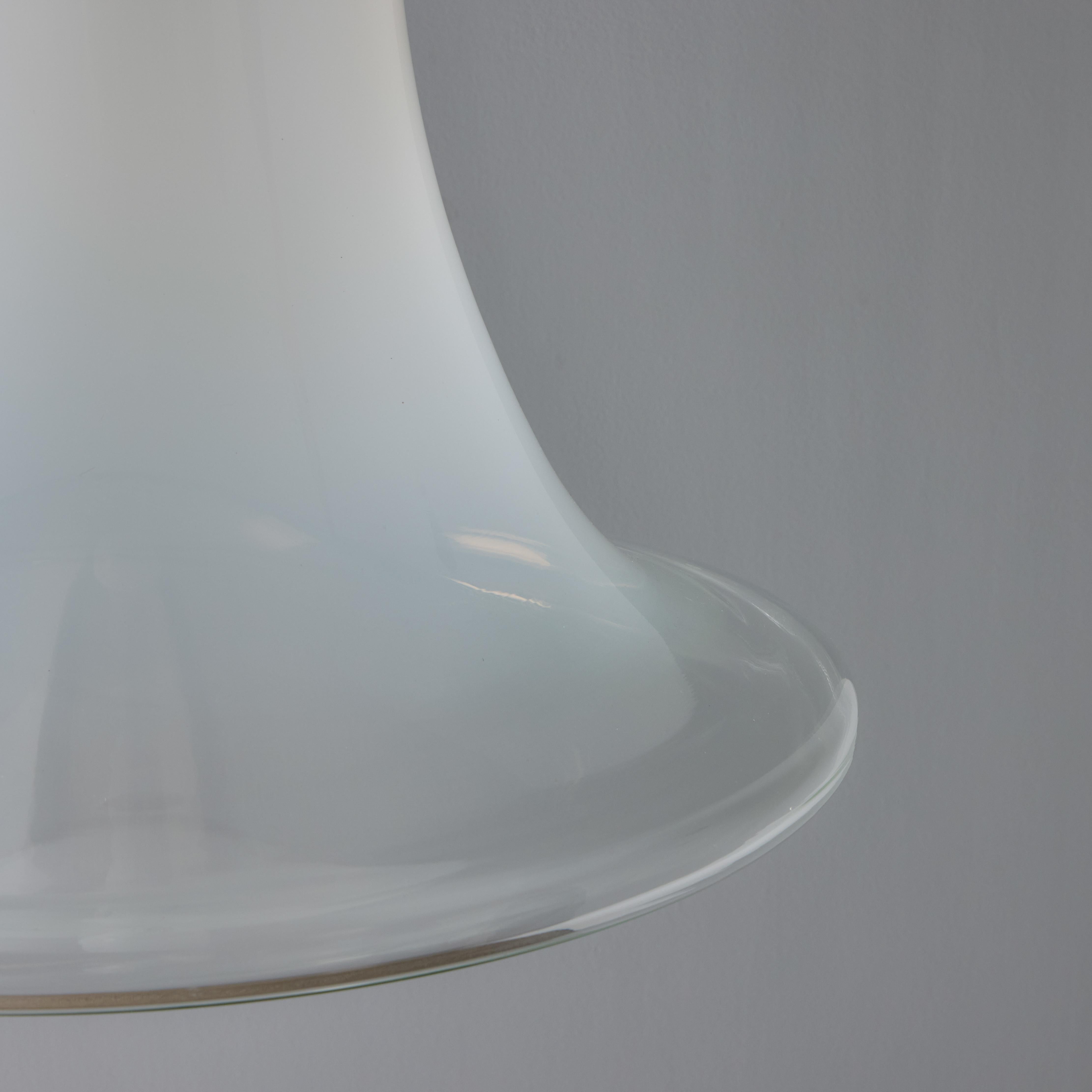 Grande lampada a sospensione in vetro soffiato di Murano Vistosi Modello #L261 