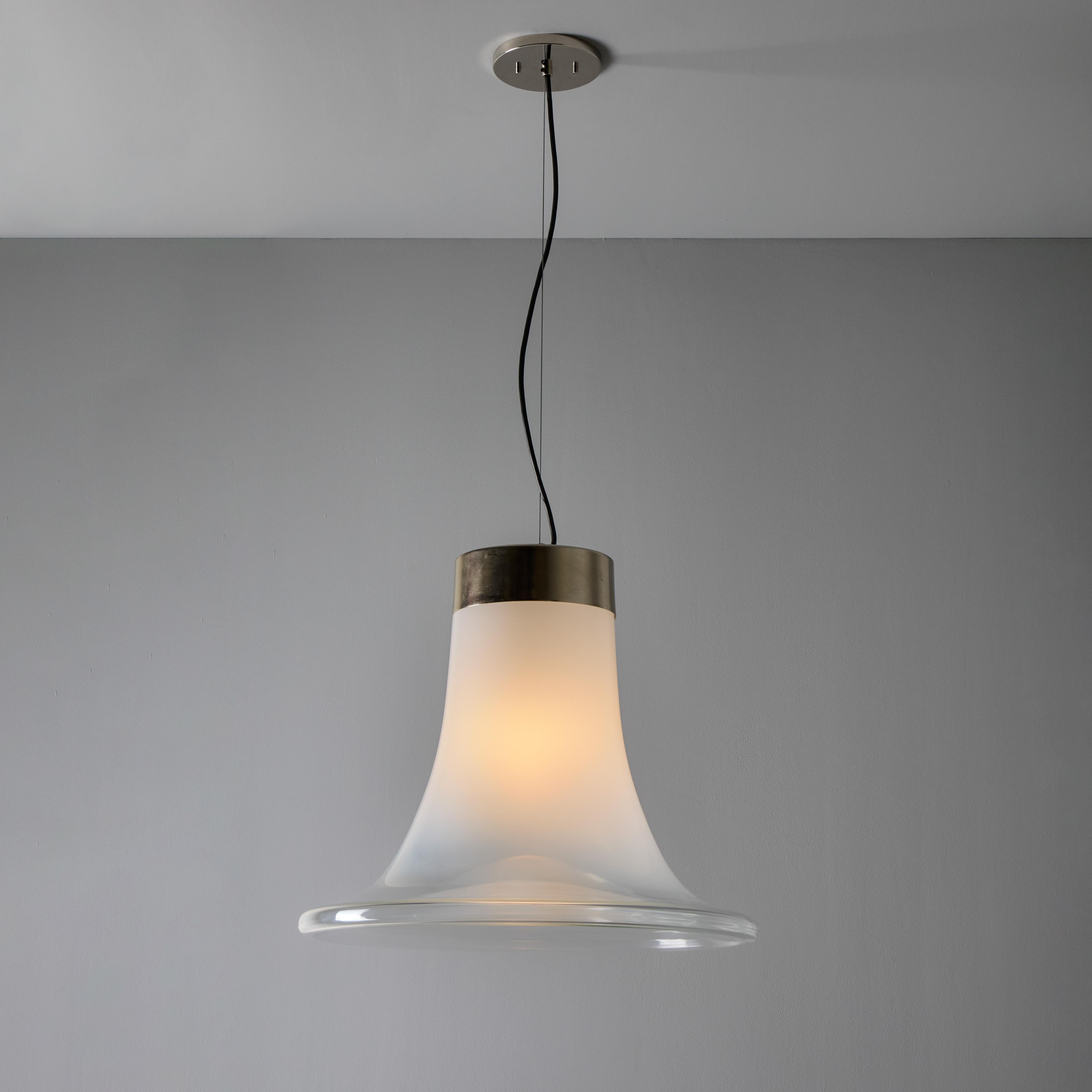 Italiano Grande lampada a sospensione in vetro soffiato di Murano Vistosi Modello #L261 