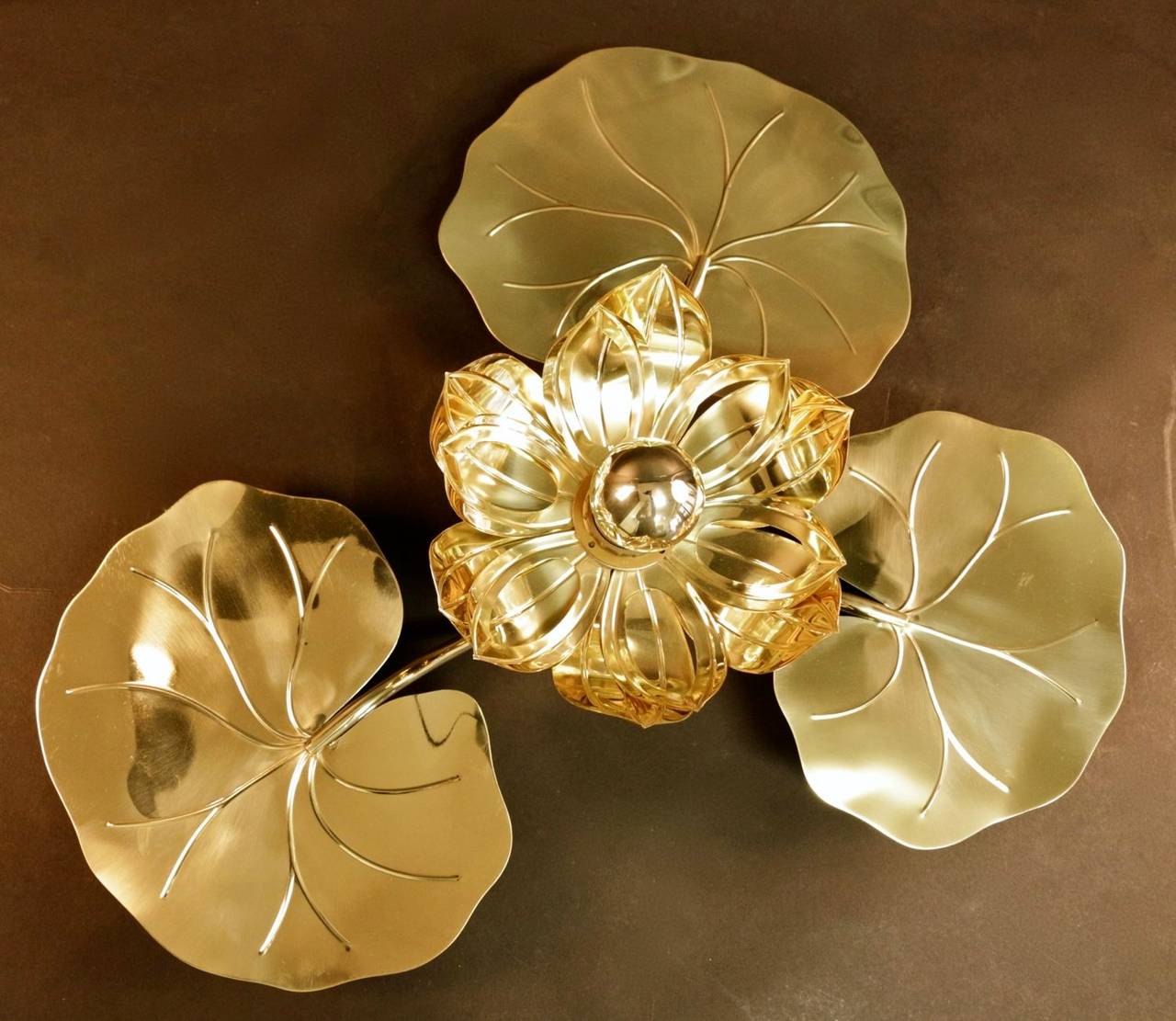 Large 1960s 'Waterlily' Vegetal Sconce In Good Condition In Saint-Ouen, FR