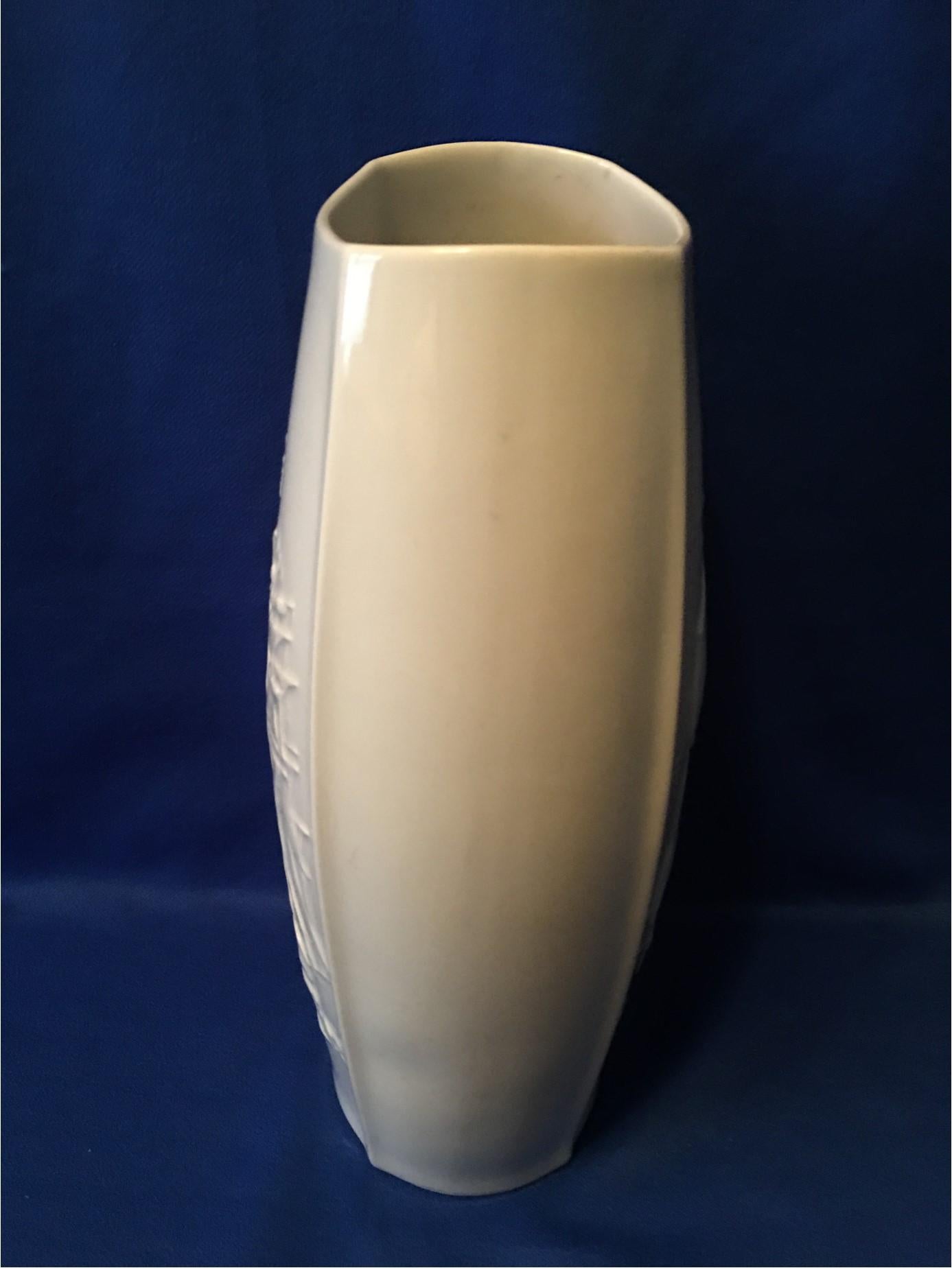 Large 1960s White Vase Sailing Ship by Schumann of Arzberg in Bavaria, Germany In Good Condition For Sale In Frisco, TX