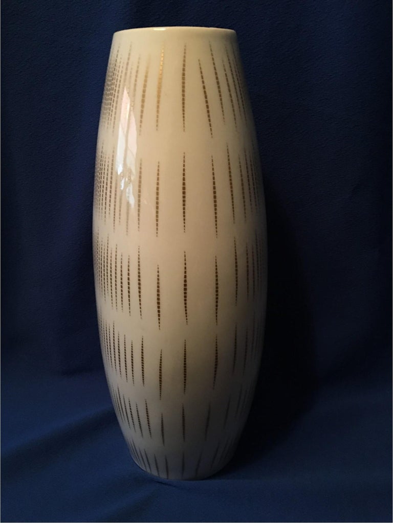 Large 1960s White Vase with Gold Stripes by Thomas of Rosenthal, Germany For Sale 5