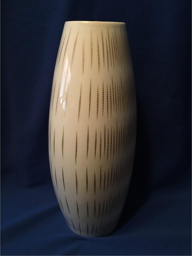Large 1960s White Vase with Gold Stripes by Thomas of Rosenthal, Germany For Sale 6