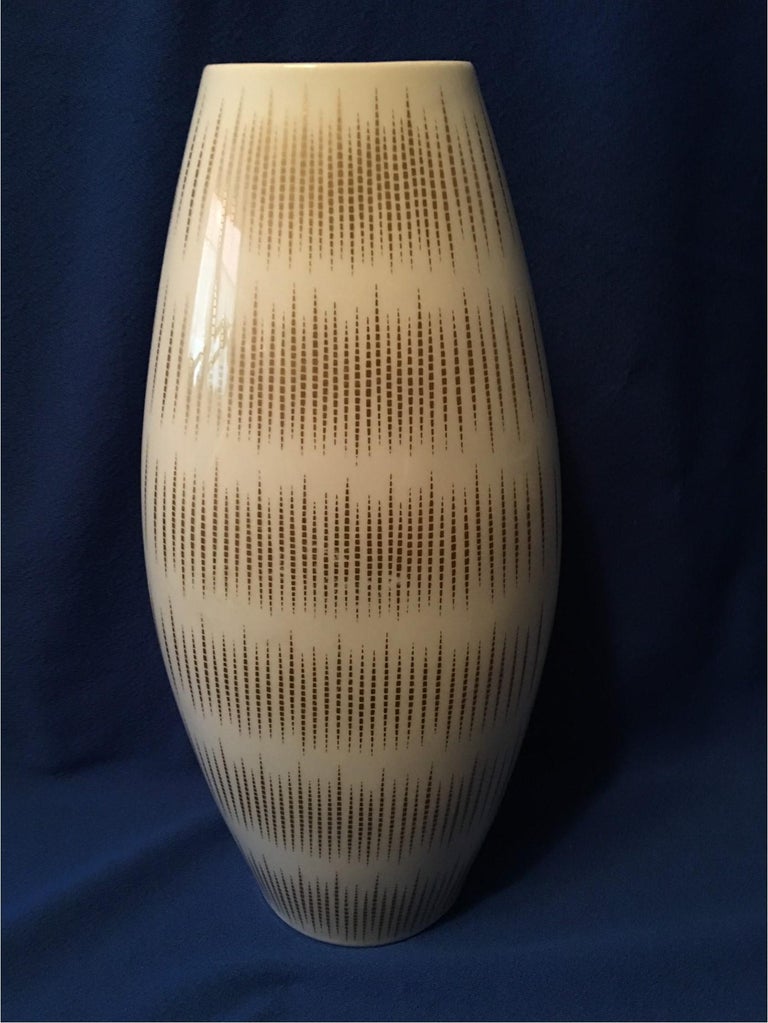 Porcelain Large 1960s White Vase with Gold Stripes by Thomas of Rosenthal, Germany For Sale