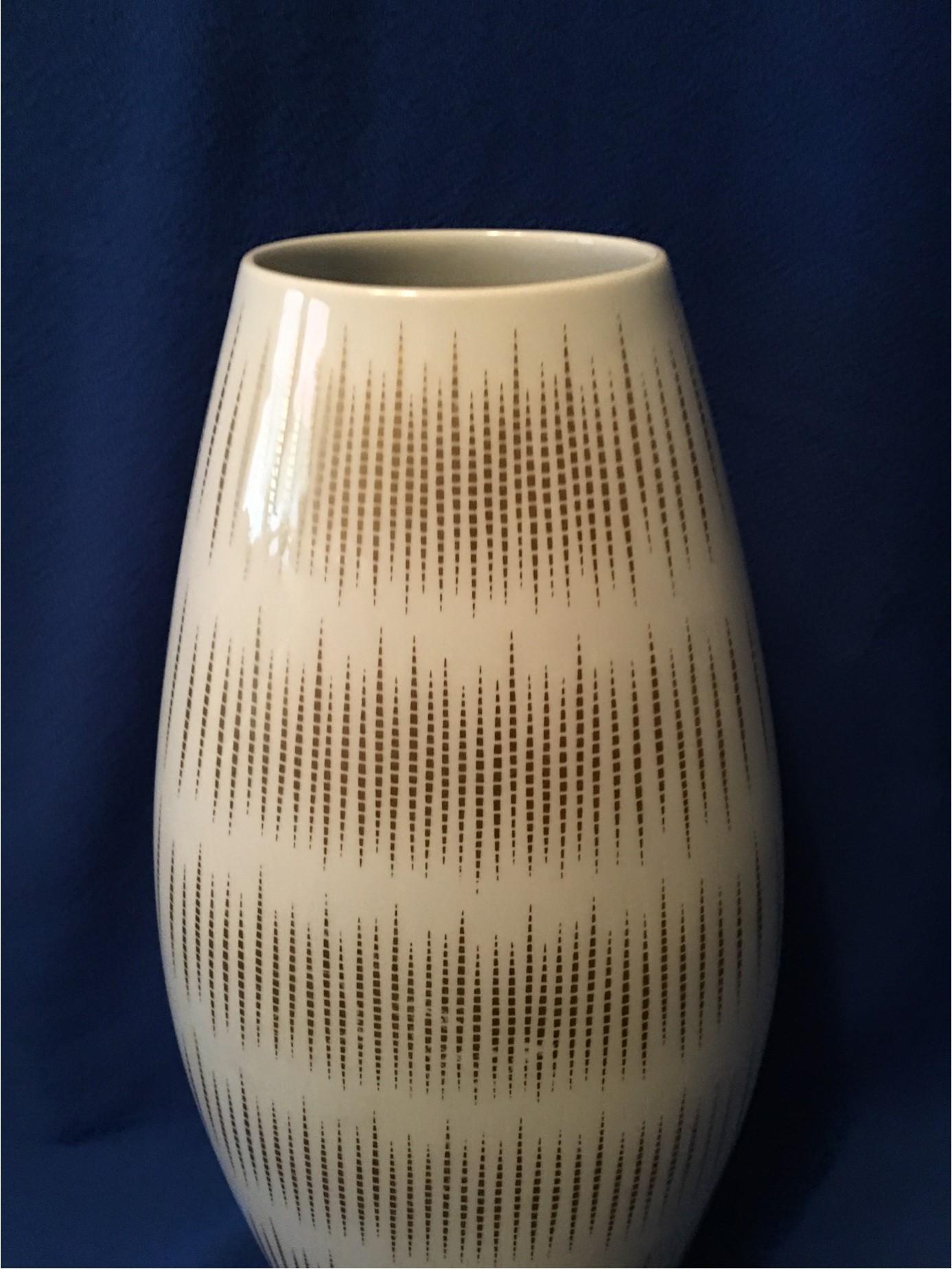 Mid-20th Century Large 1960s White Vase with Gold Stripes by Thomas of Rosenthal, Germany For Sale