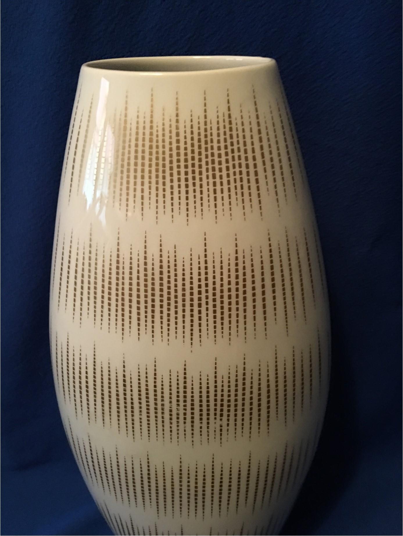 Porcelain Large 1960s White Vase with Gold Stripes by Thomas of Rosenthal, Germany For Sale