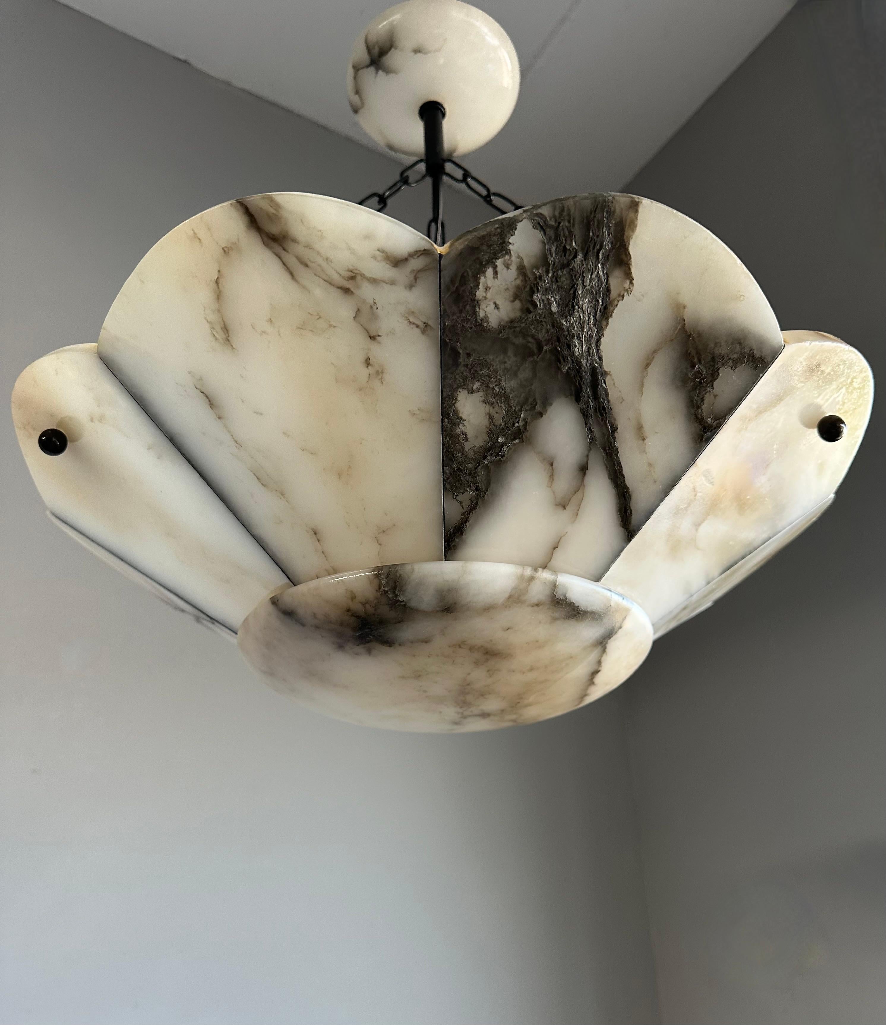Grande pendente a forma di fiore stilizzato in alabastro bianco e nero Art Deco 19.7Ø in vendita 2