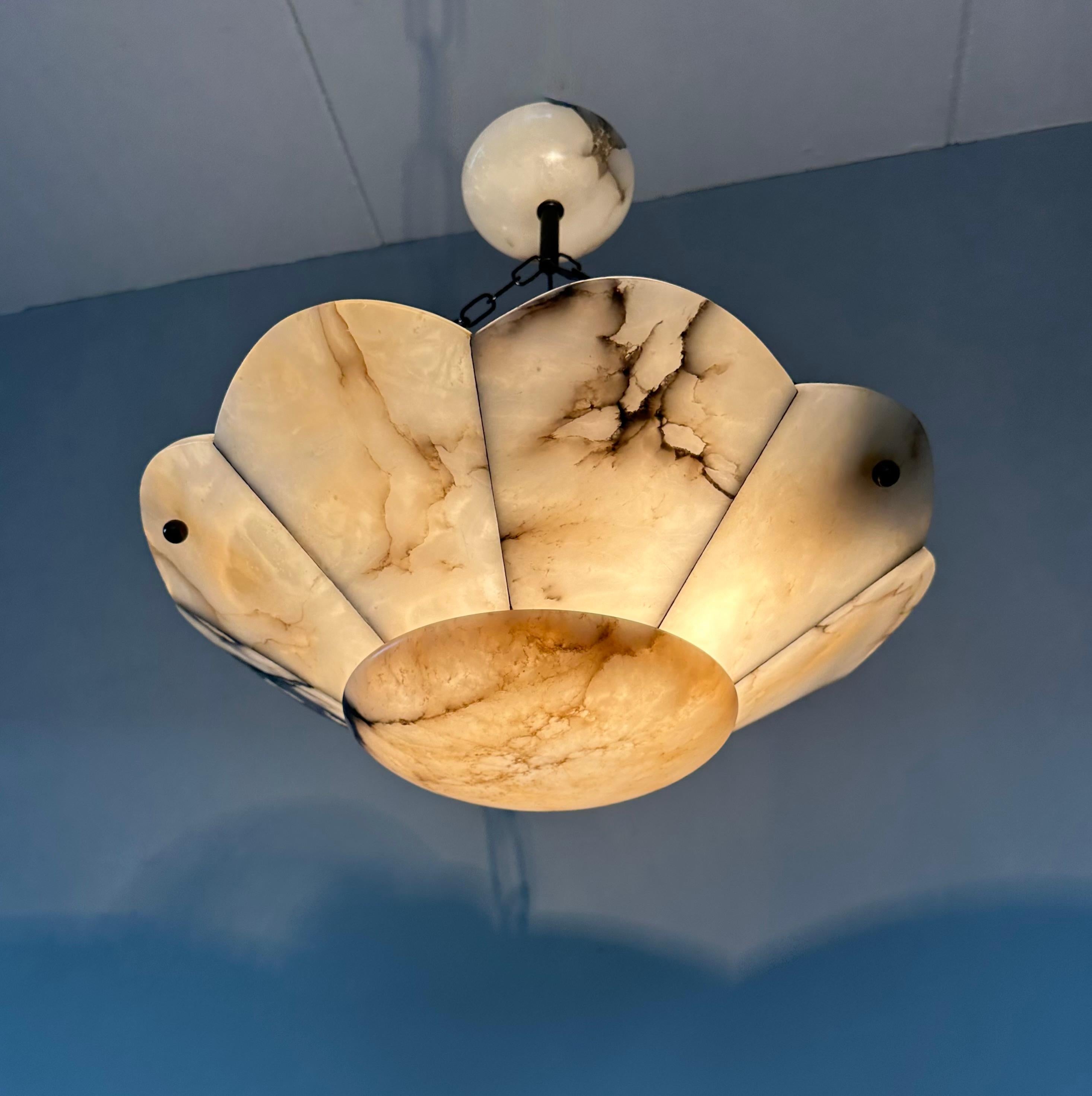 Grande pendente a forma di fiore stilizzato in alabastro bianco e nero Art Deco 19.7Ø in vendita 6