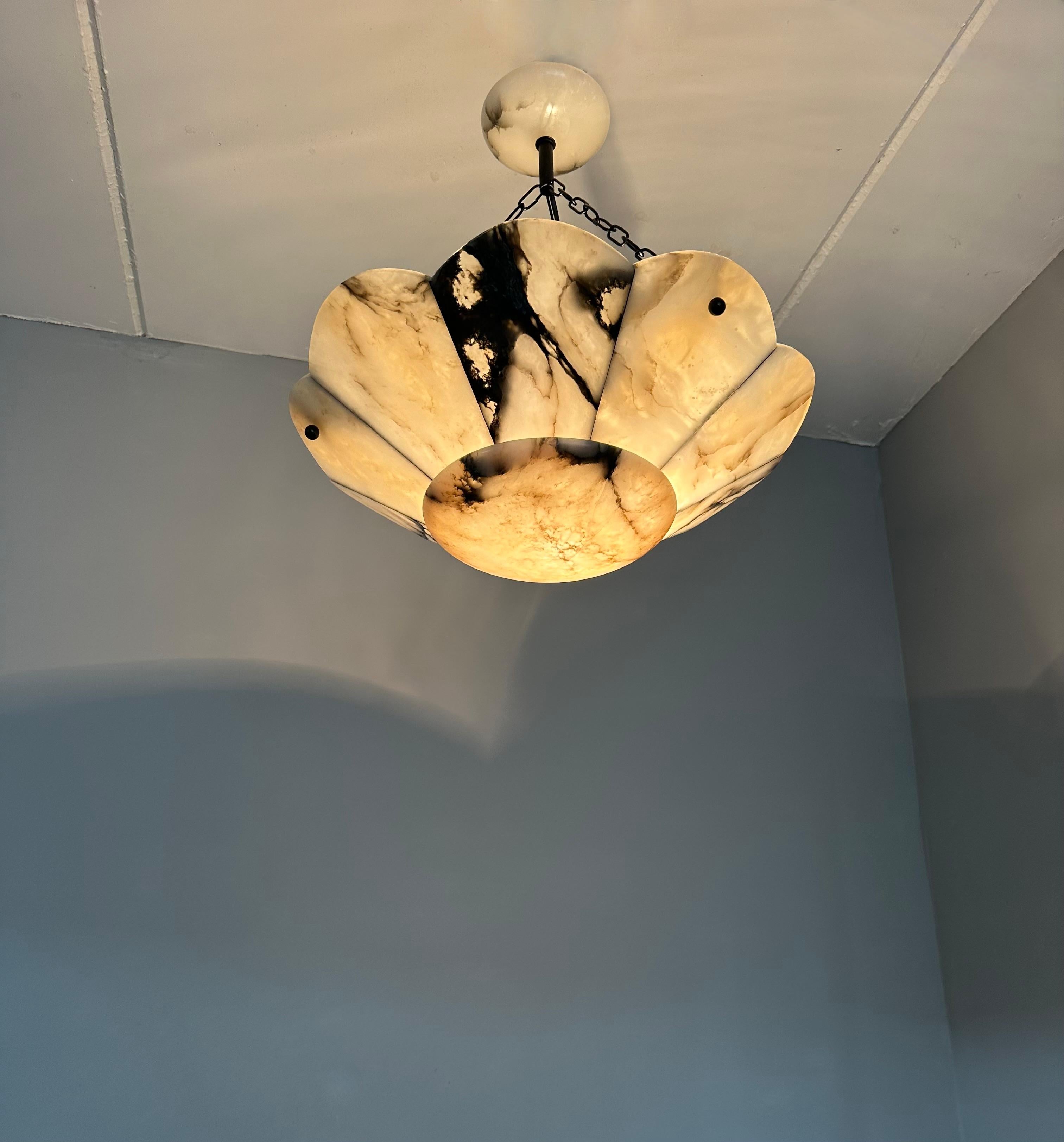 Grande pendente a forma di fiore stilizzato in alabastro bianco e nero Art Deco 19.7Ø in vendita 10
