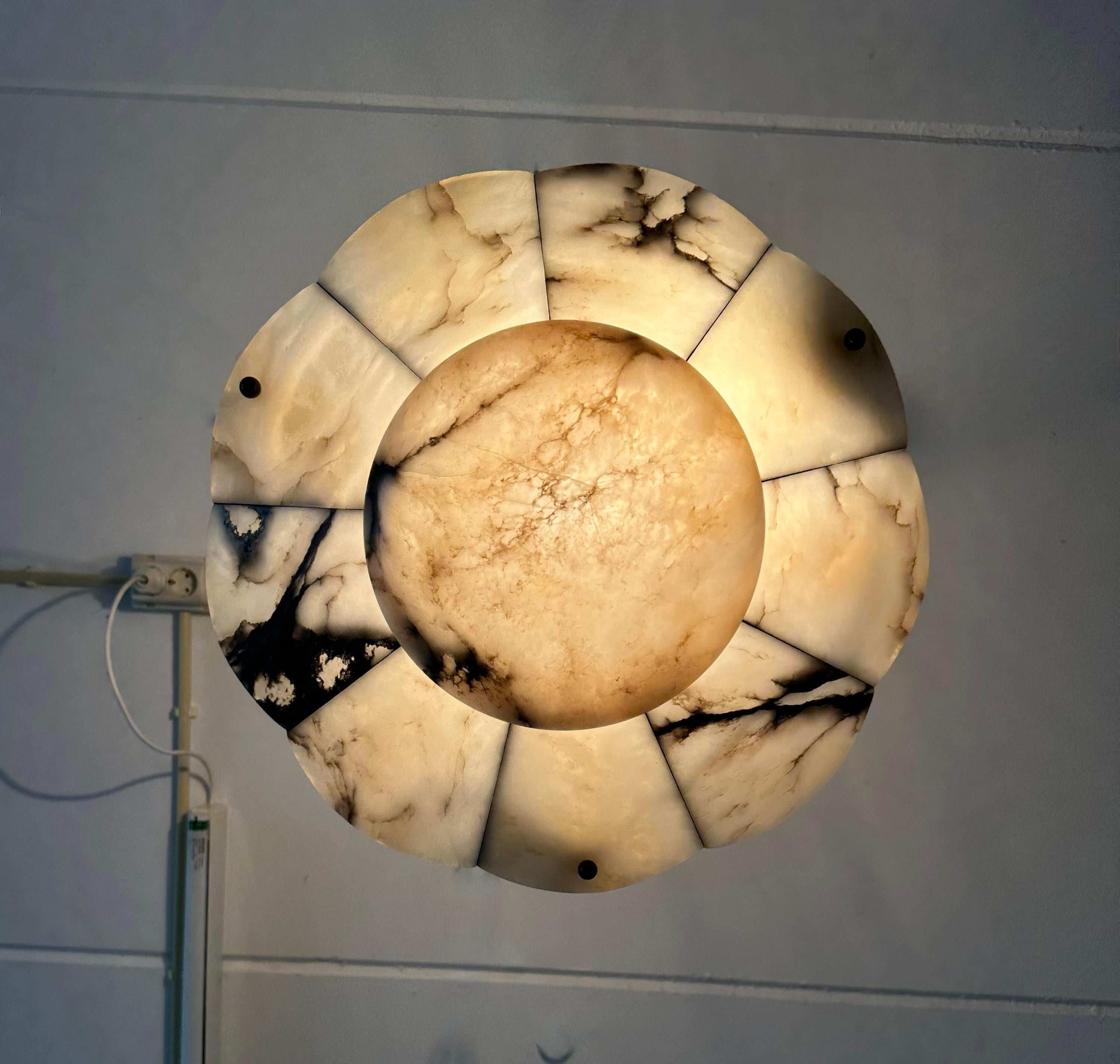 Grande pendente a forma di fiore stilizzato in alabastro bianco e nero Art Deco 19.7Ø in vendita 11