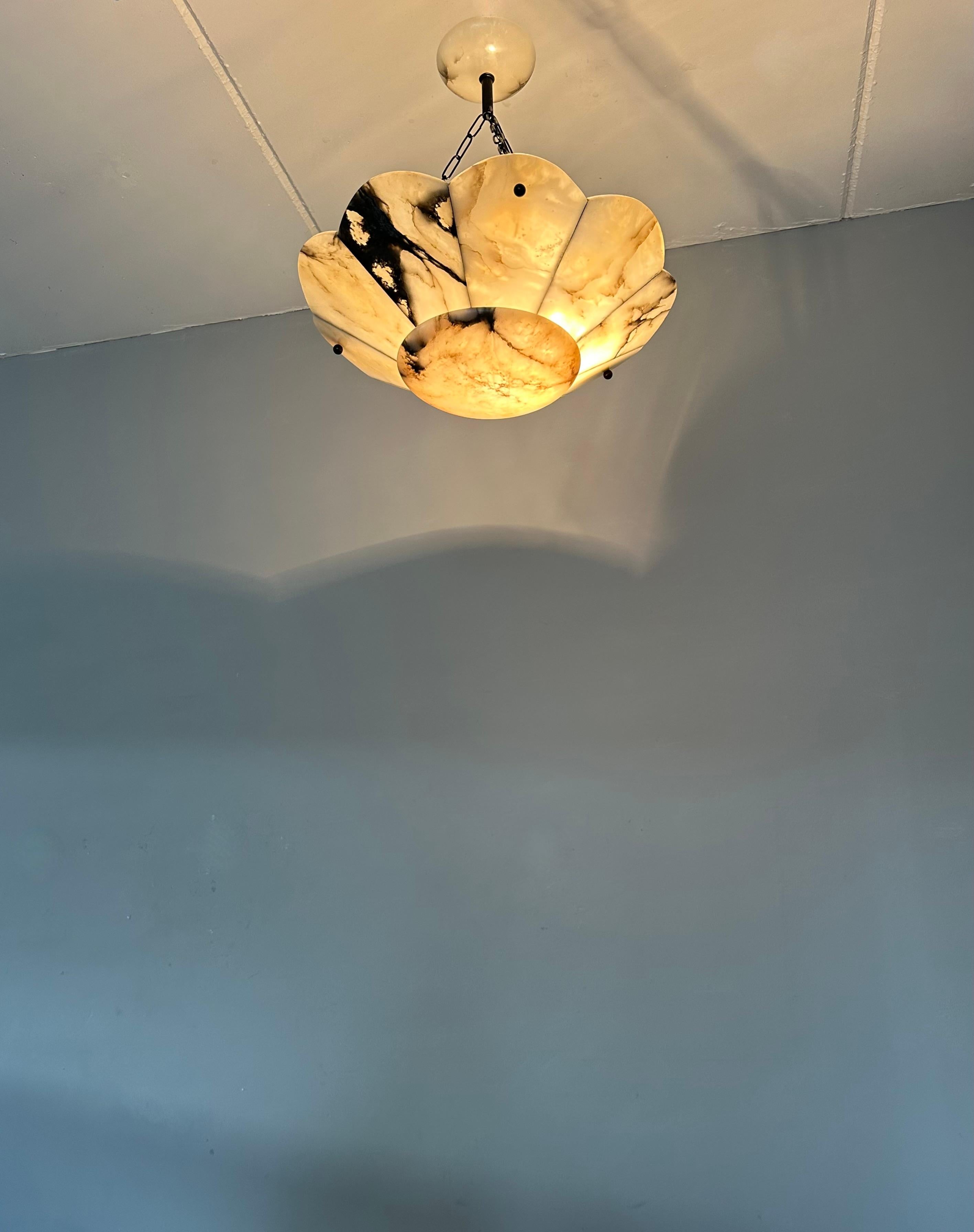 Grande pendente a forma di fiore stilizzato in alabastro bianco e nero Art Deco 19.7Ø in vendita 12
