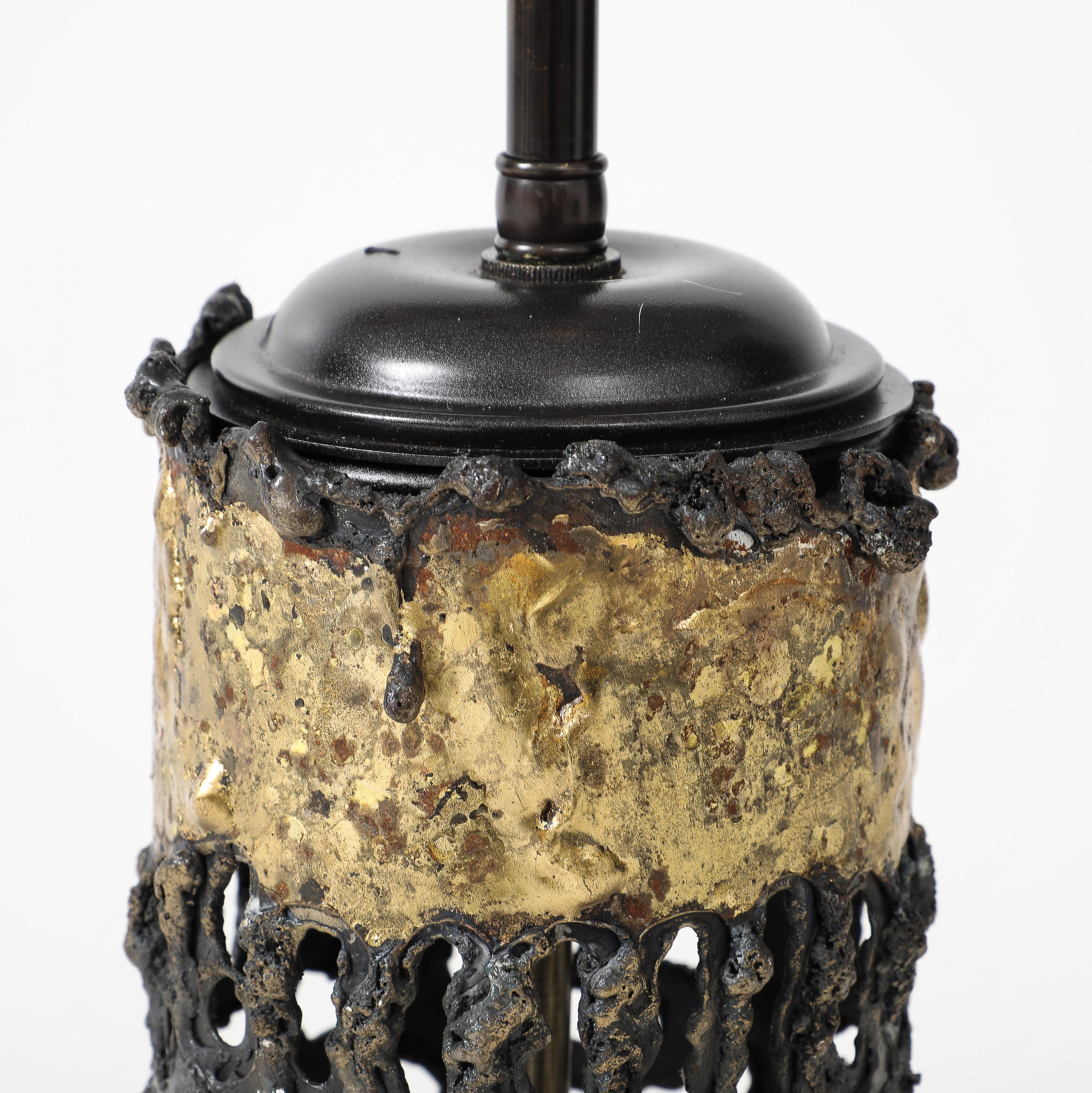 Große brutalistische Lampe aus vergoldetem Metall und Bronze aus den 1970er Jahren. im Angebot 2