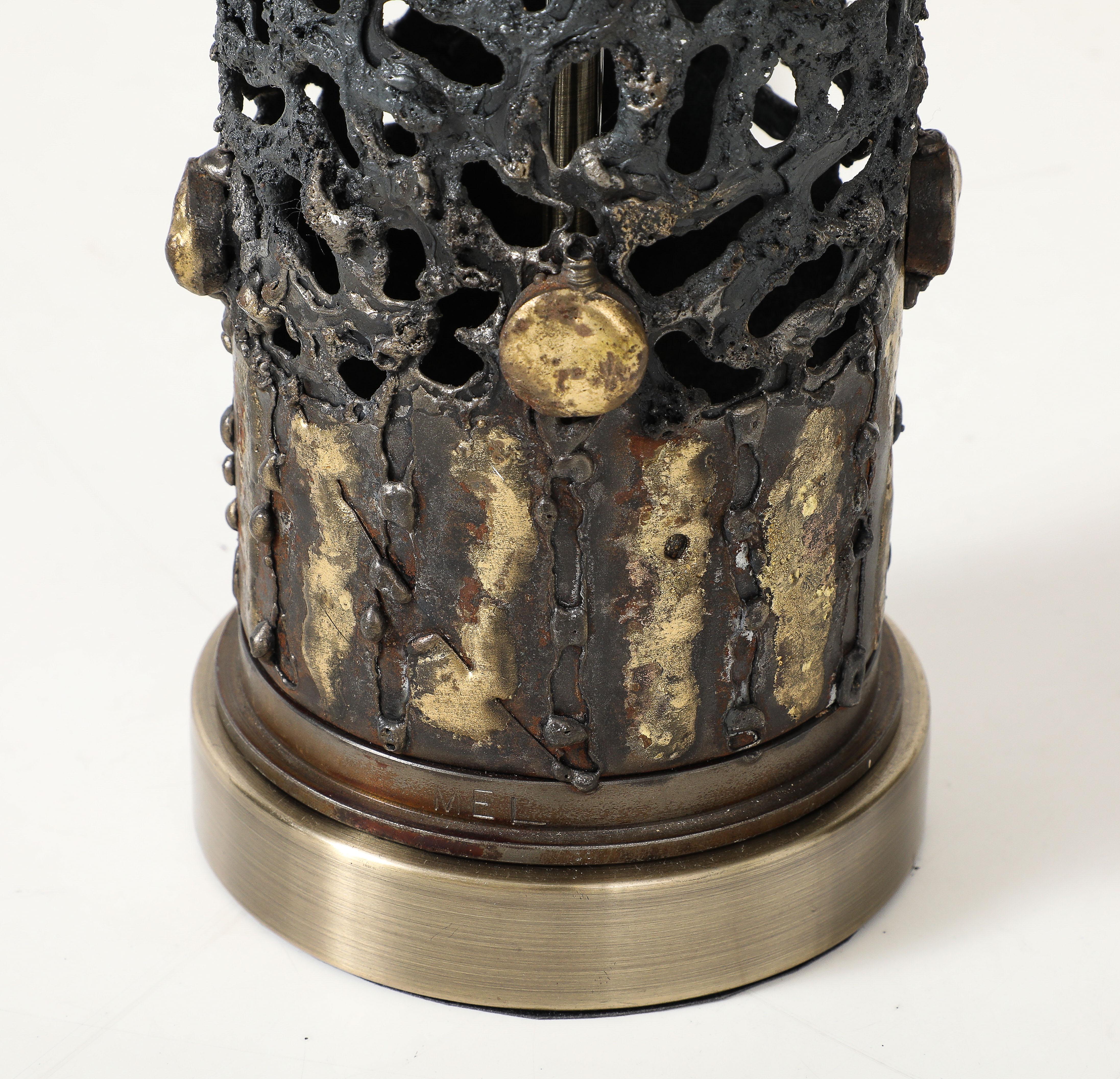 Große brutalistische Lampe aus vergoldetem Metall und Bronze aus den 1970er Jahren. im Angebot 3