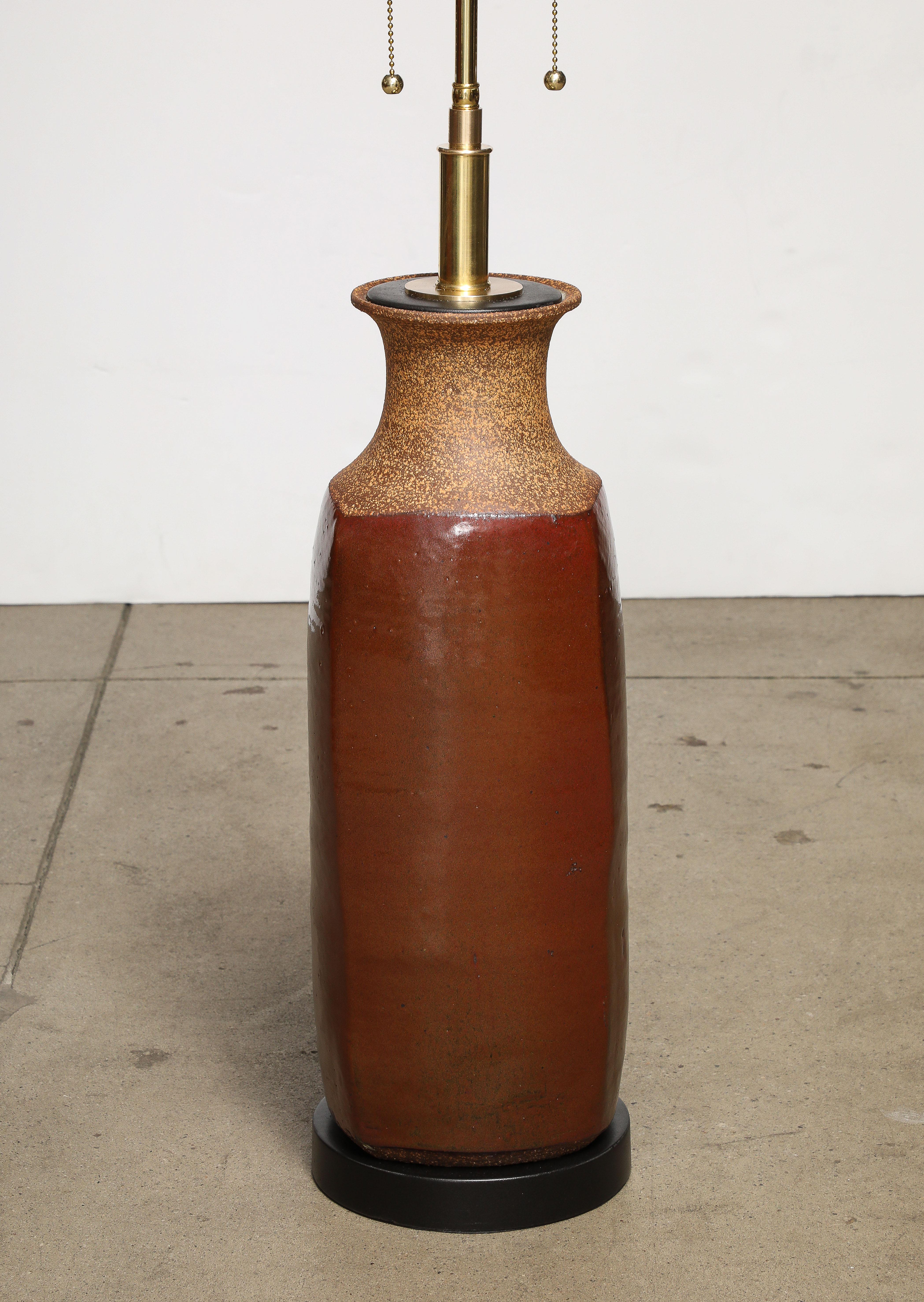 Fin du 20e siècle Grande lampe en poterie californienne des années 1970 par l'artiste céramiste The Brent Bennetts en vente