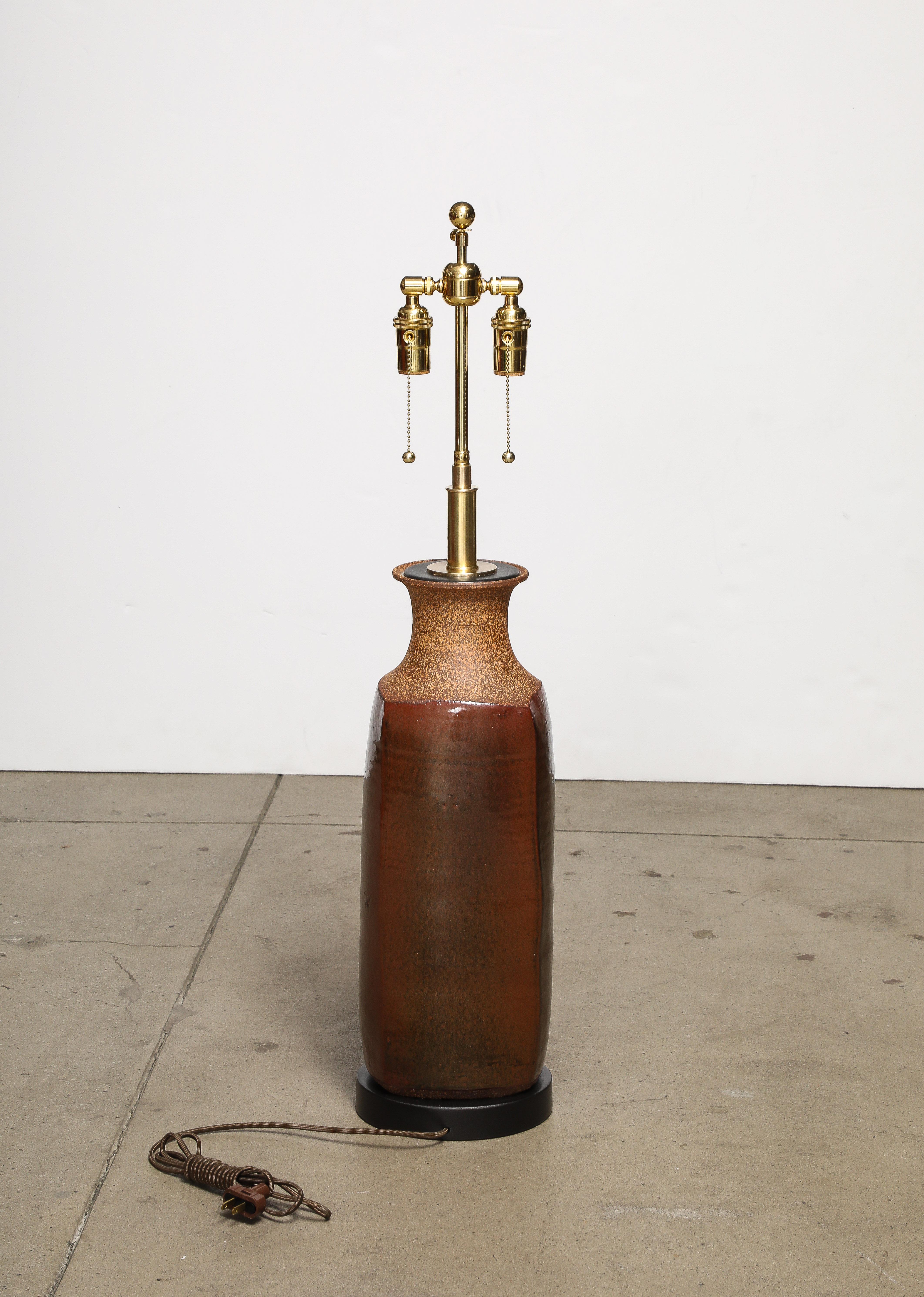 Grande lampe en poterie californienne des années 1970 par l'artiste céramiste The Brent Bennetts en vente 2