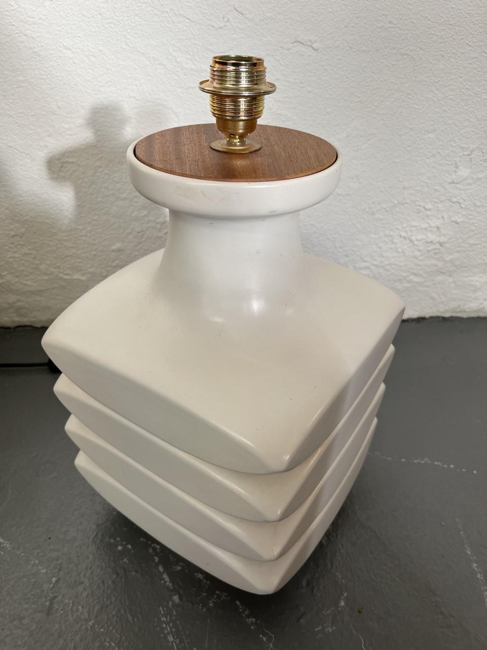Large 1970s Ceramic Brutalist Table Lamp by Cari Zalloni In Good Condition For Sale In BUSSUM, NH