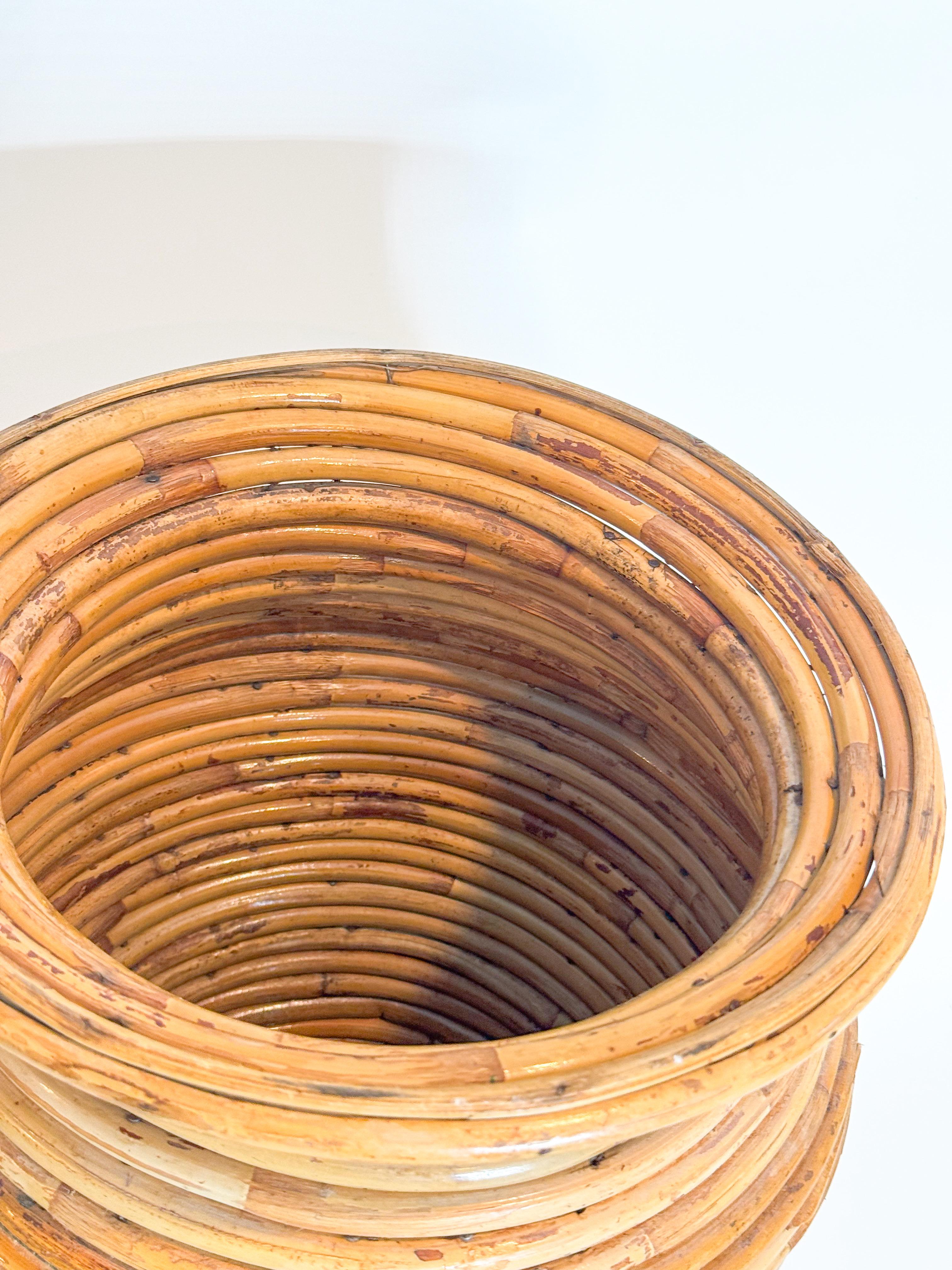 Organico moderno Large 1970s Coiled Pencil Reed Rattan Bamboo Floor Planter or Vase in vendita