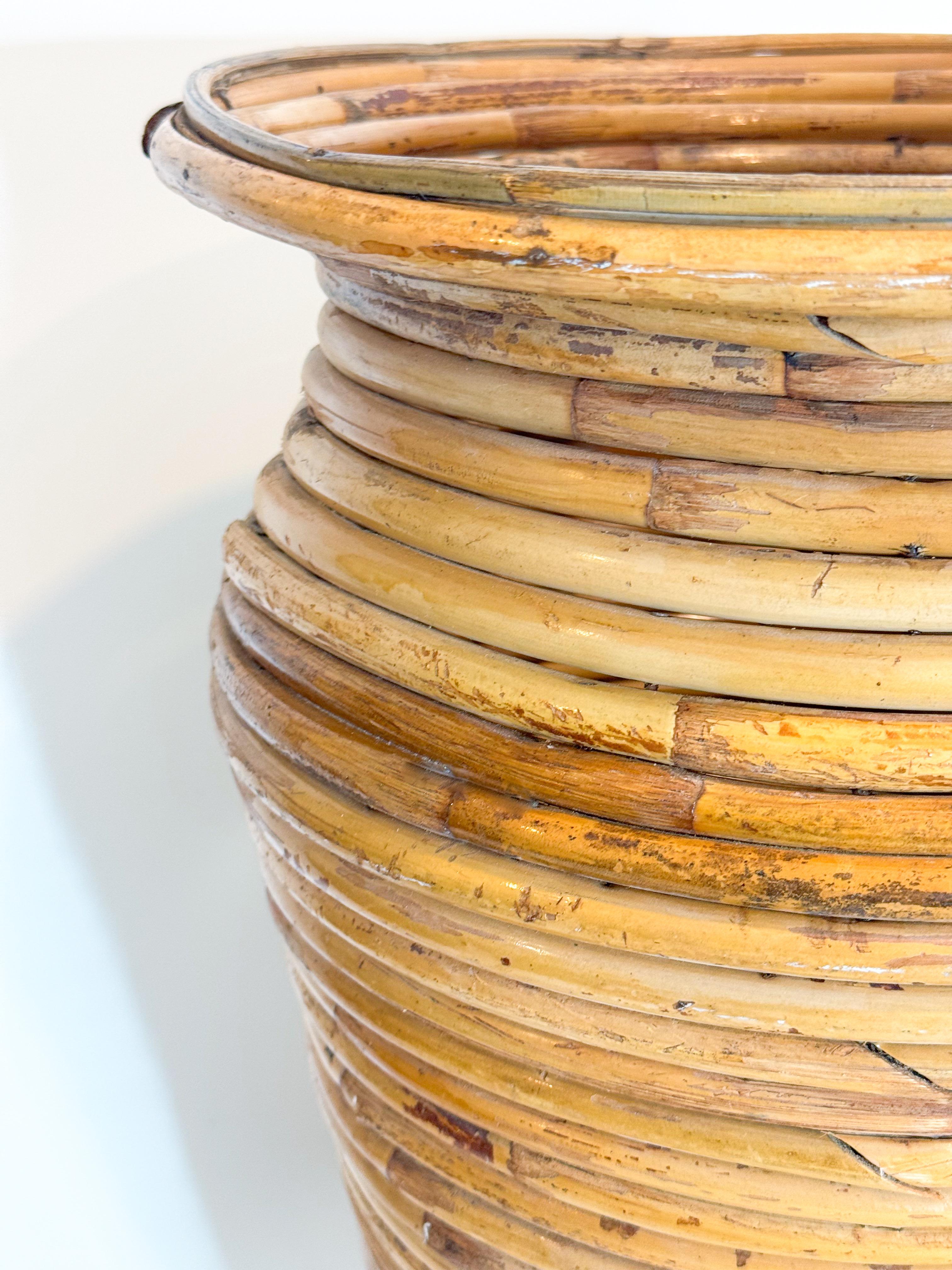 Large 1970s Coiled Pencil Reed Rattan Bamboo Floor Planter or Vase In condizioni buone in vendita a Toronto, CA