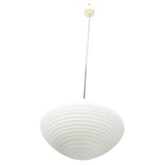 Grande lampada a sospensione di metà secolo in vetro opalino cecoslovacco Napako degli anni '70