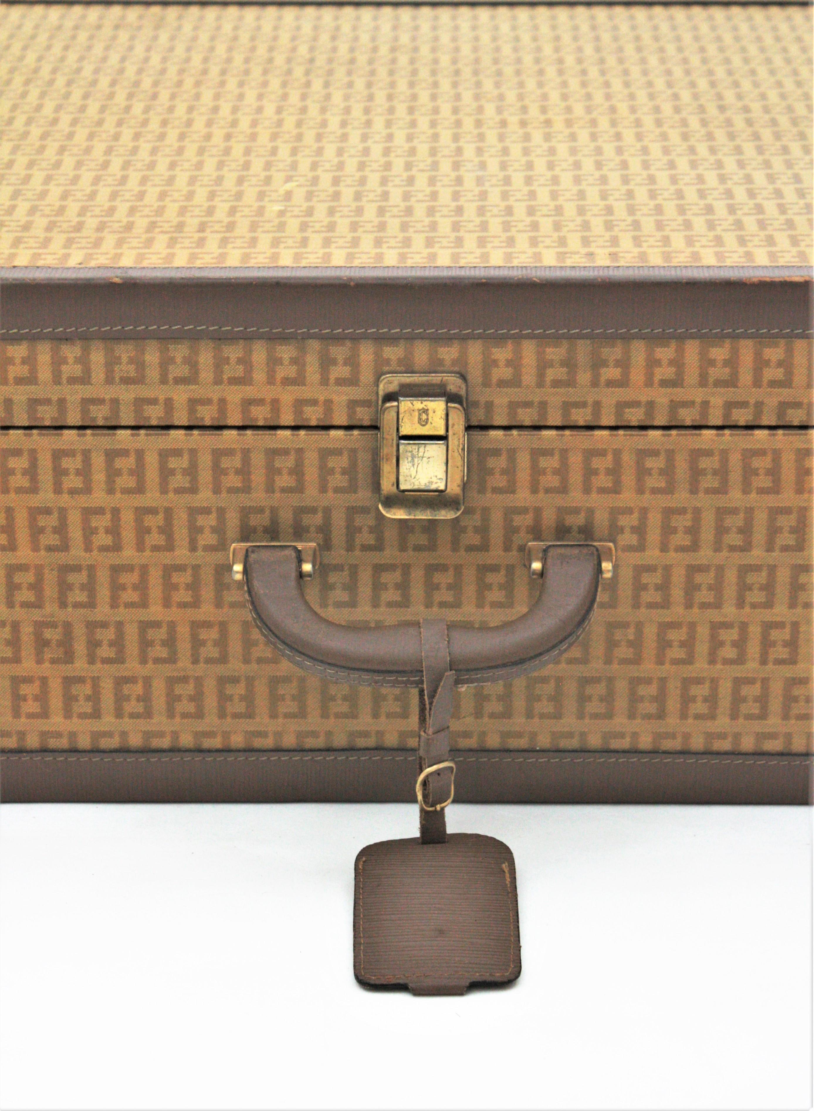 Fendi Vintage Hard Suitcase / Malle de luxe, motif Zucca, 1970 Bon état - En vente à Barcelona, ES