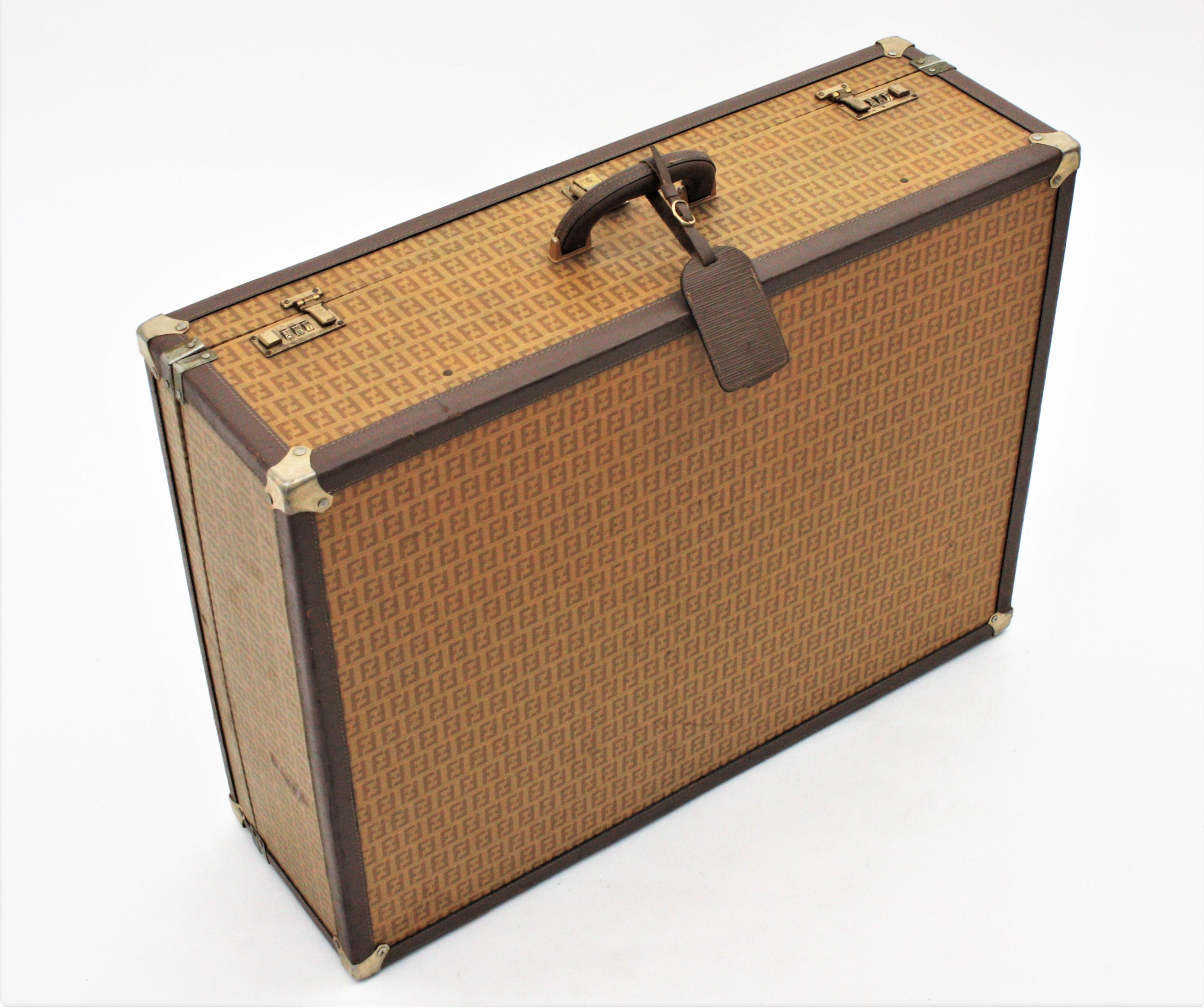 Laiton Fendi Vintage Hard Suitcase / Malle de luxe, motif Zucca, 1970 en vente