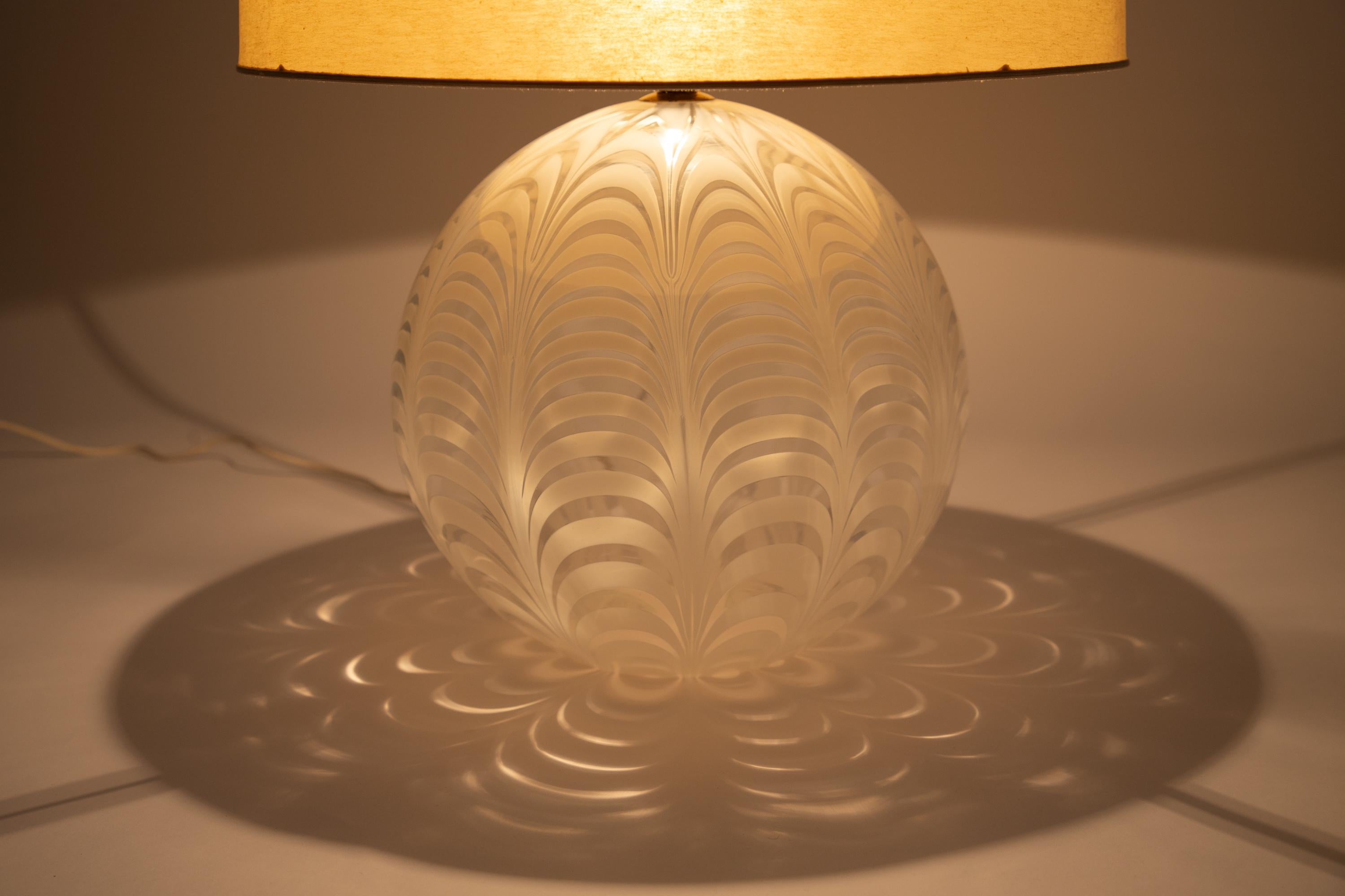 Large 1970's 'Fenicio' Pattern Murano Glass Lamp For Sale 6