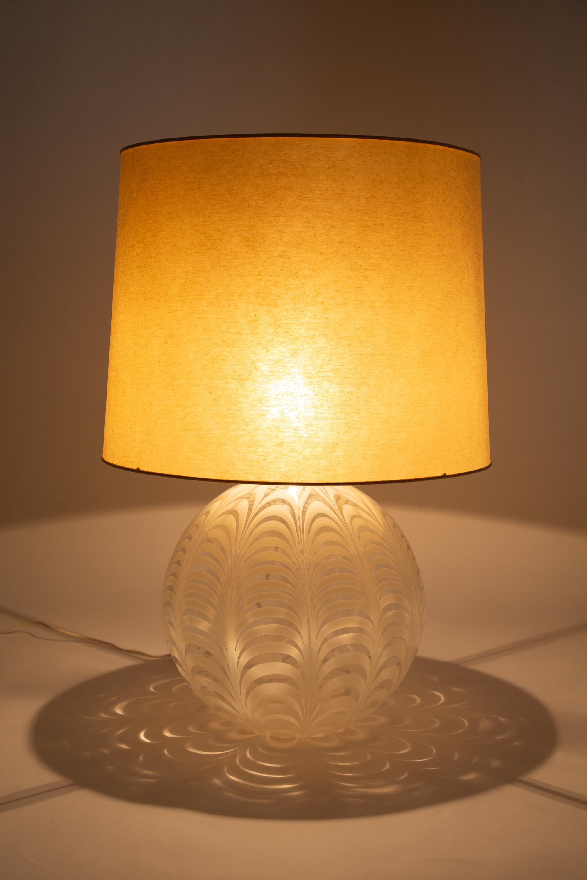 Large 1970's 'Fenicio' Pattern Murano Glass Lamp For Sale 2