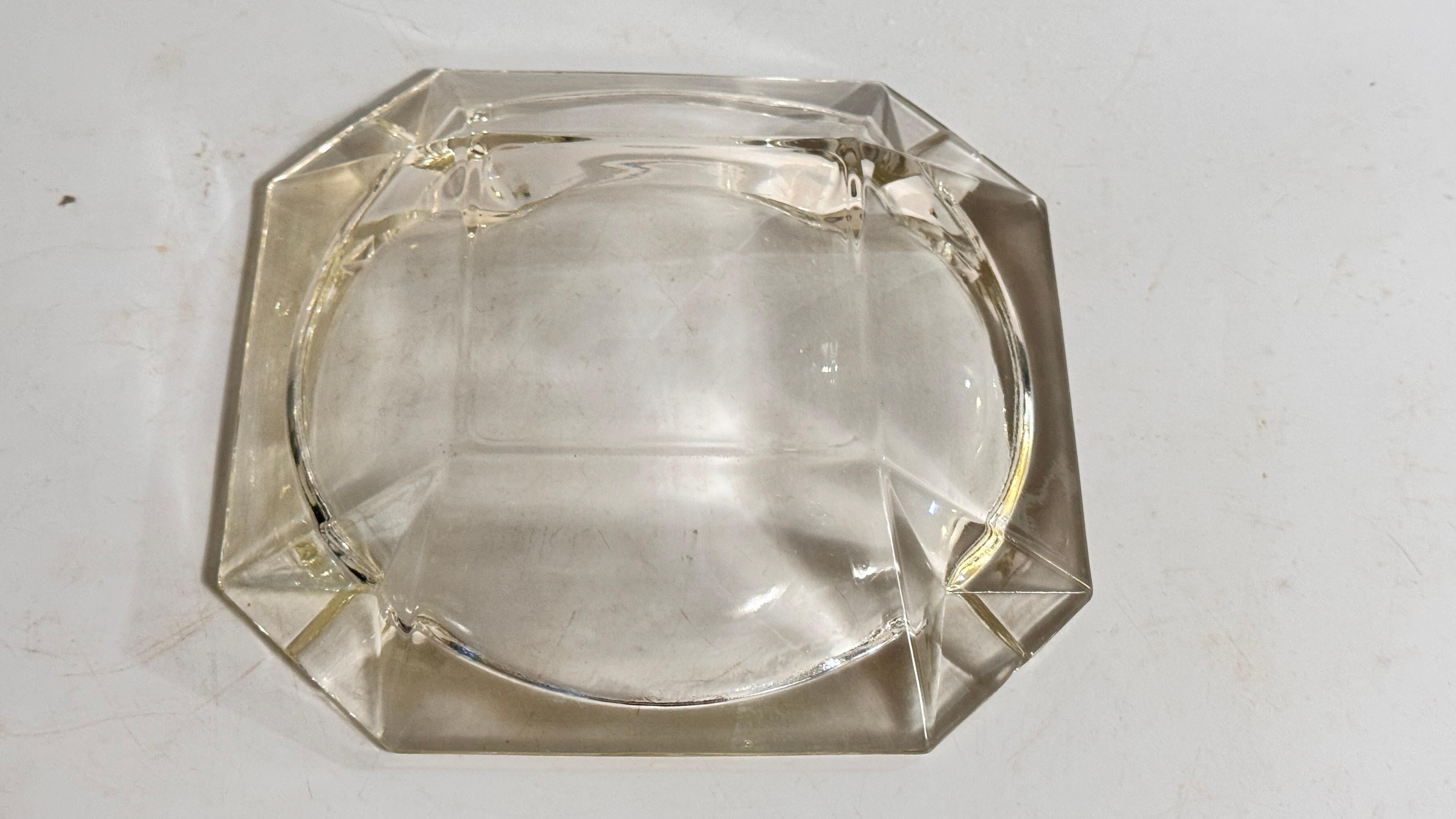 Verre Grand cendrier en verre à facettes des années 1970 - Transparent avec des reflets jaunes en vente