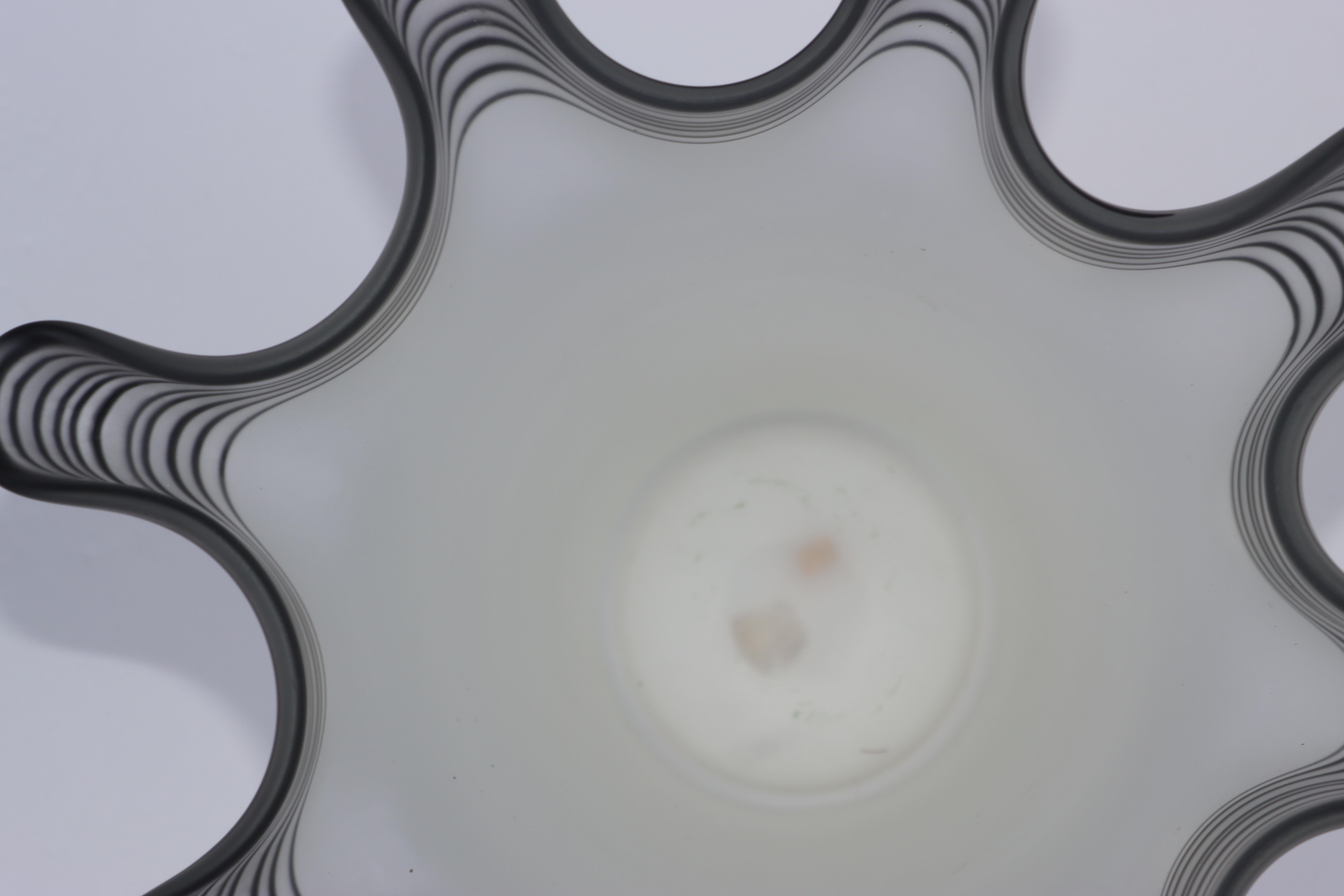 Grande vaso italiano a fazzoletto di vetro smerigliato degli anni '70 in vendita 5