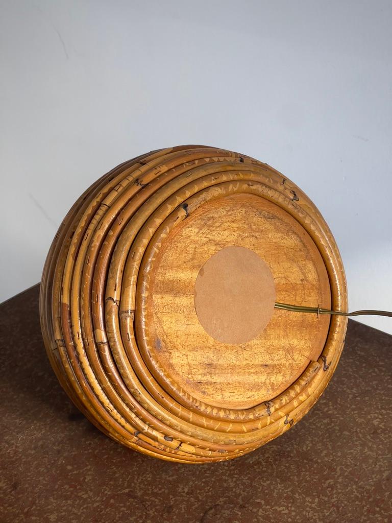 Gran lámpara de sobremesa Gabriella Crespi de los años 70, de ratán y latón. en venta 4