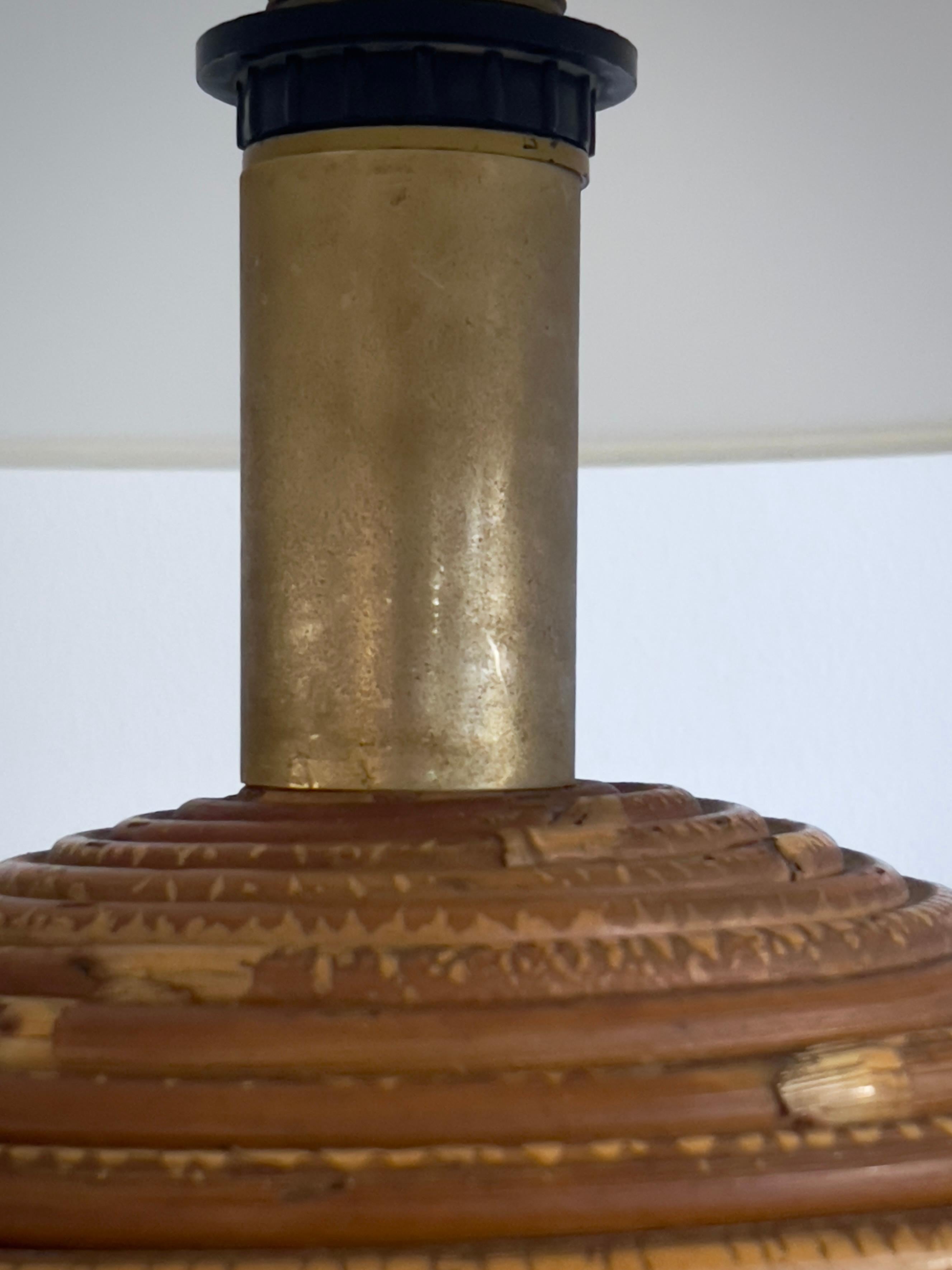 Gran lámpara de sobremesa Gabriella Crespi de los años 70, de ratán y latón. en venta 5