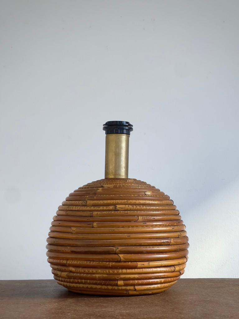 Gran lámpara de sobremesa Gabriella Crespi de los años 70, de ratán y latón. en venta 1