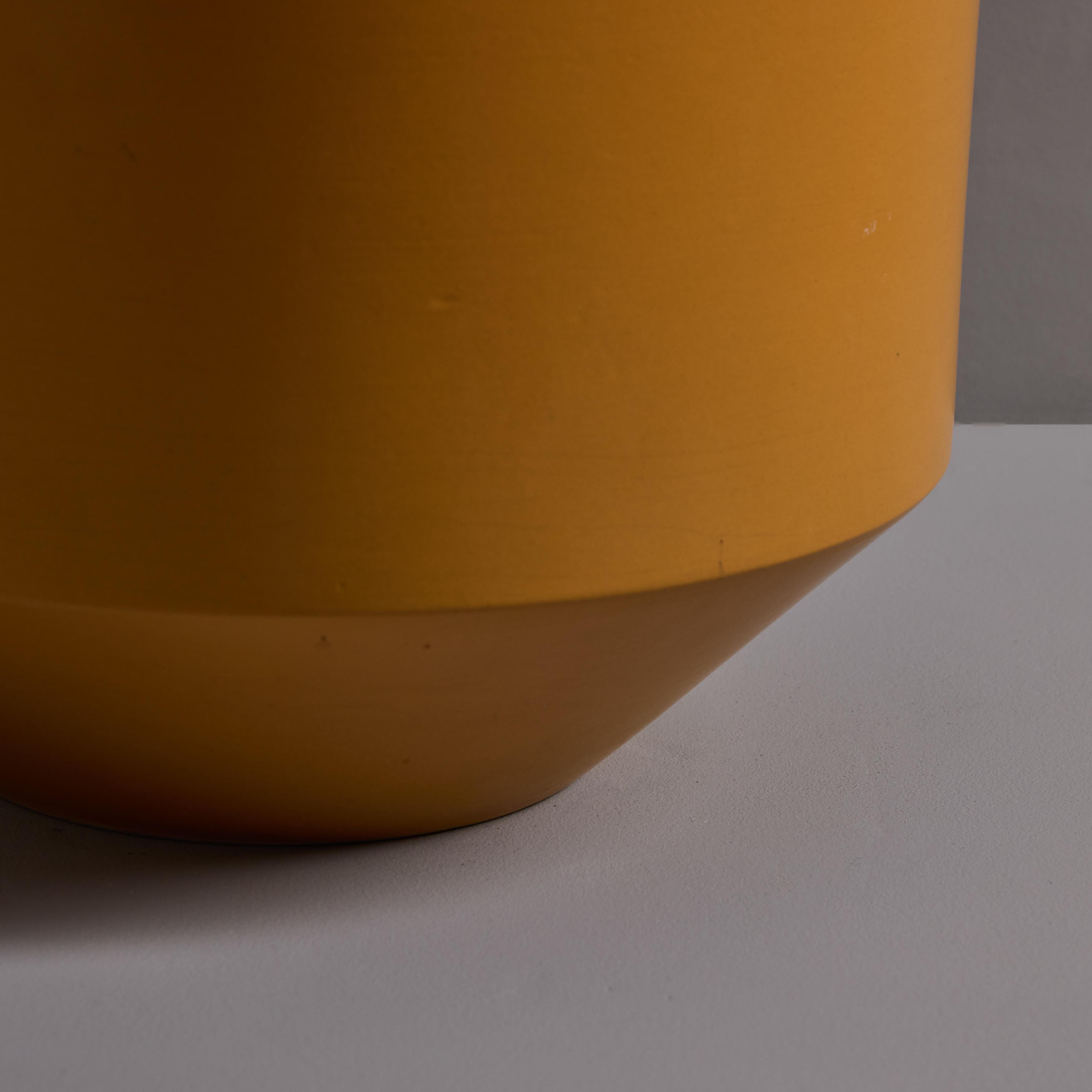 Céramique Grande jardinière en céramique émaillée jaune moutarde Gainey des années 1970 en vente