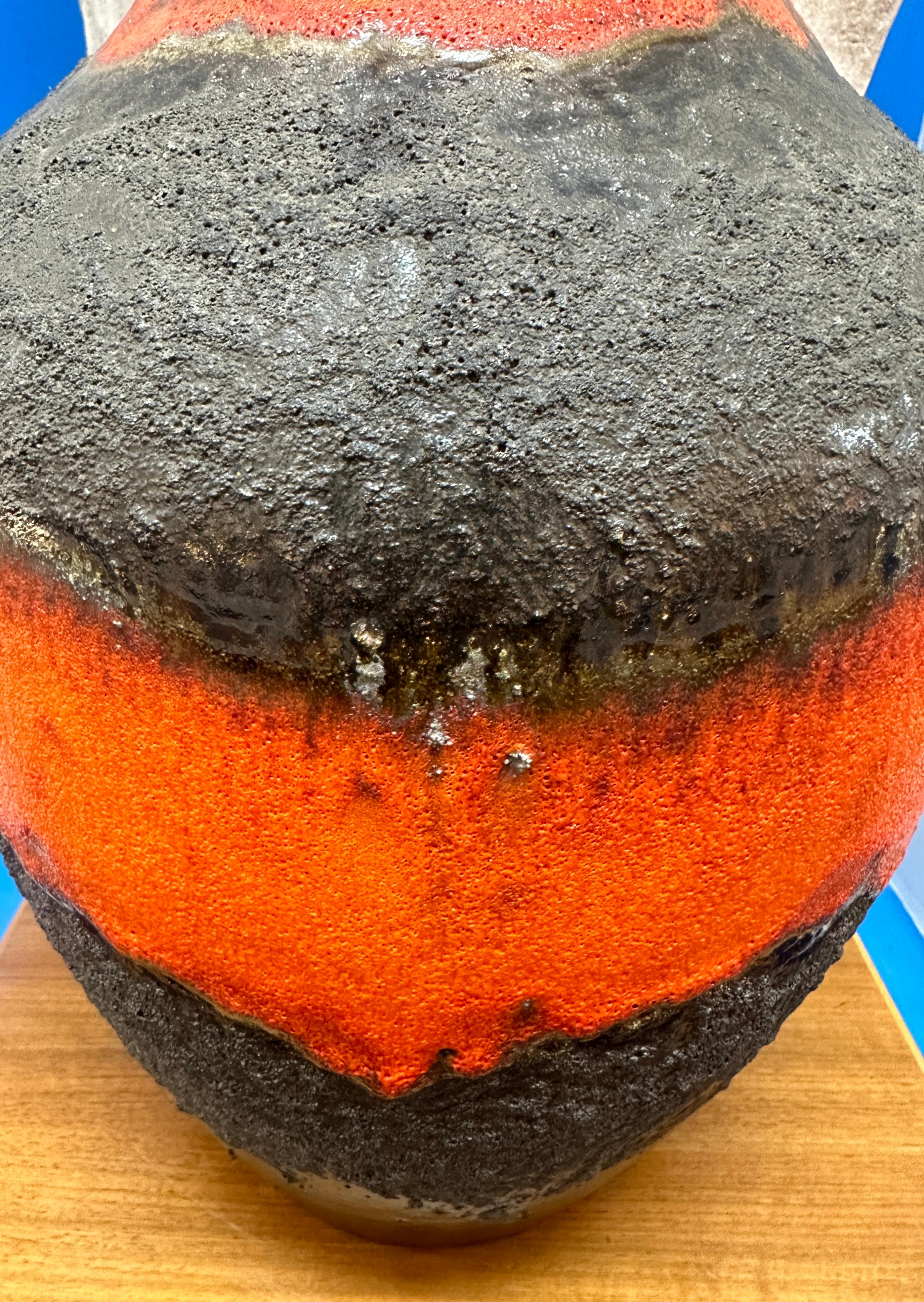 Grande vaso tedesco Carstens Toennishof degli anni '70, marrone e arancione, non smaltato, a forma di brocca in lava grassa in vendita 10