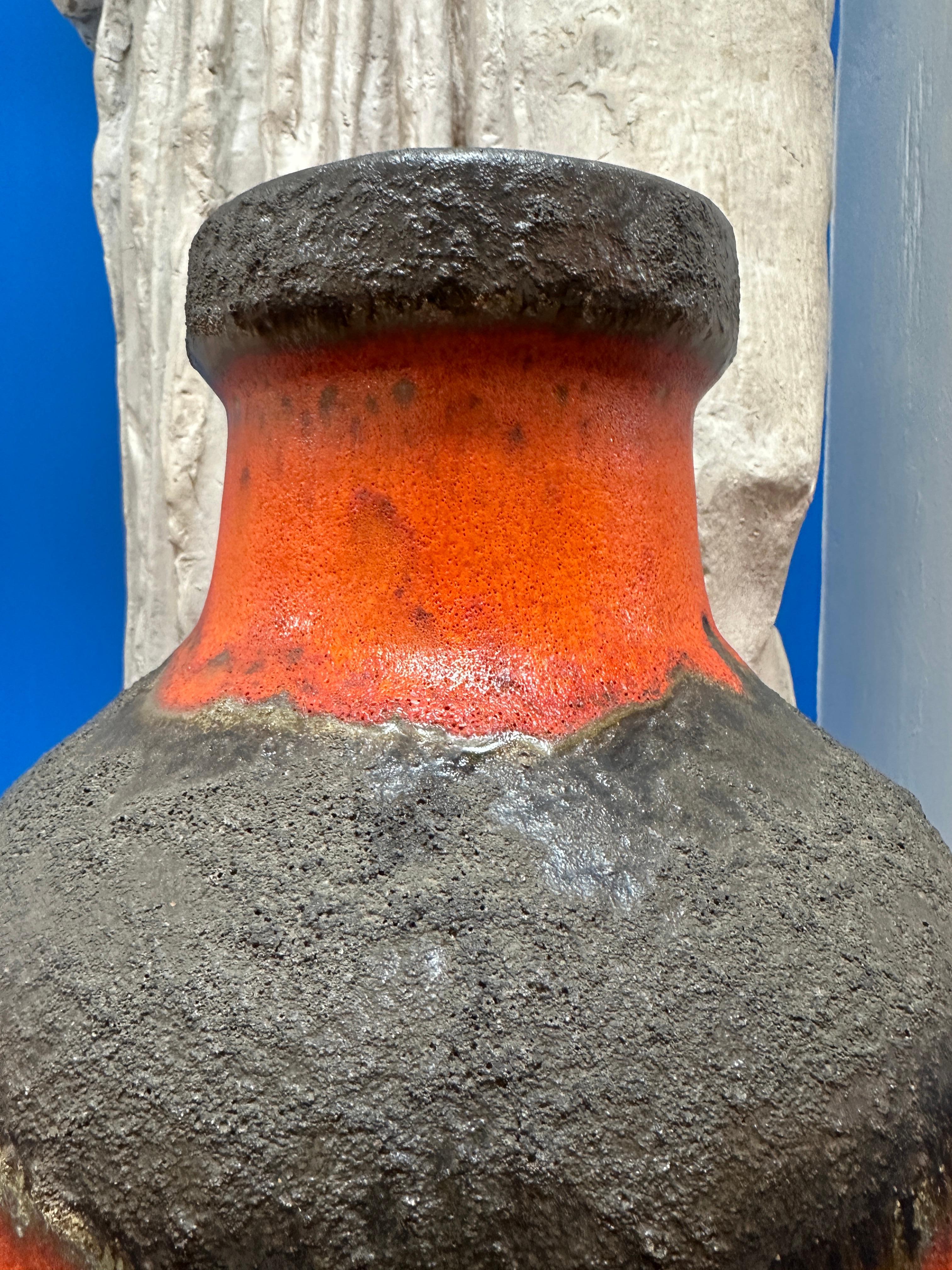 Grande vaso tedesco Carstens Toennishof degli anni '70, marrone e arancione, non smaltato, a forma di brocca in lava grassa in vendita 11