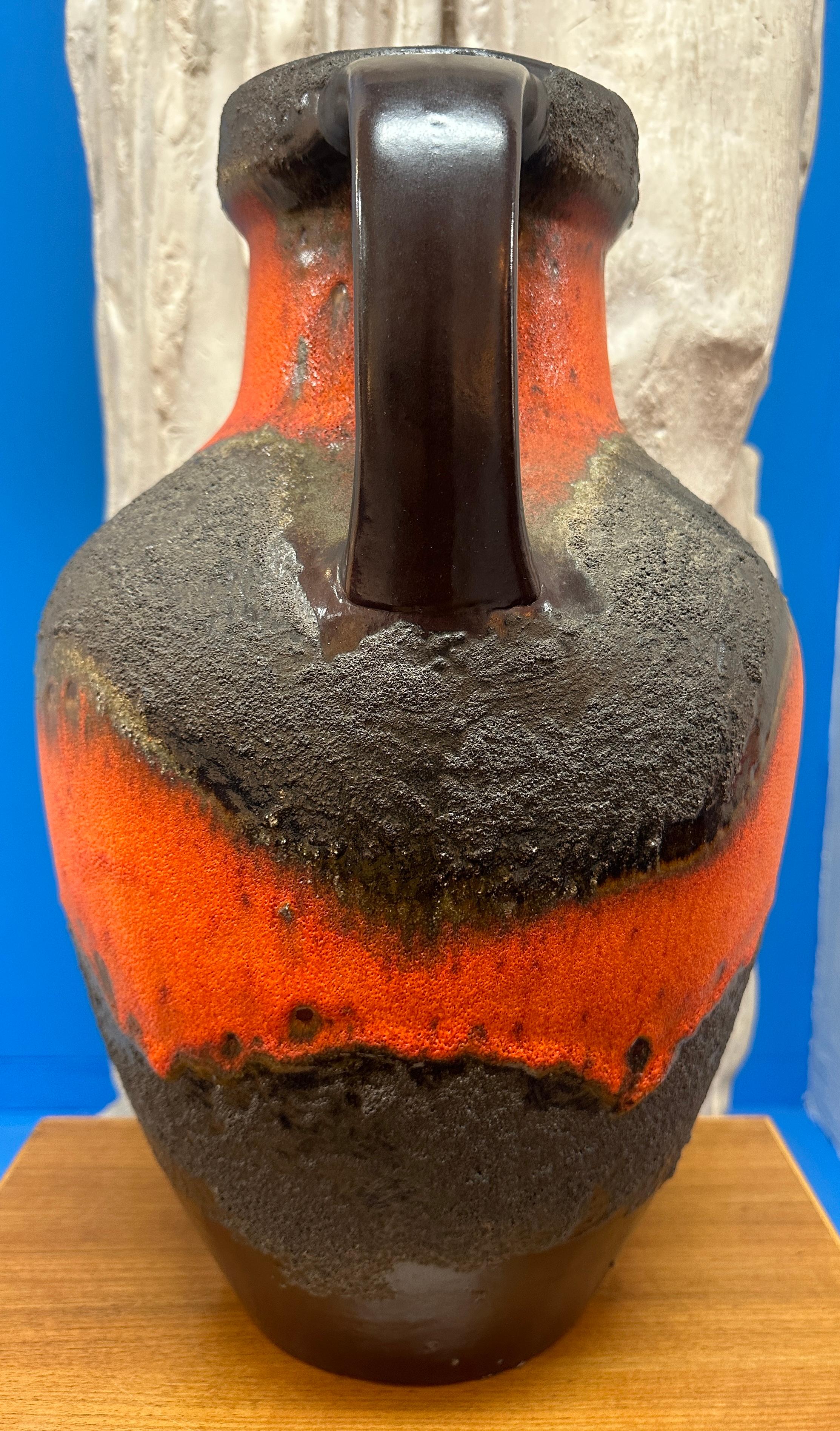 Grande vaso tedesco Carstens Toennishof degli anni '70, marrone e arancione, non smaltato, a forma di brocca in lava grassa in vendita 1