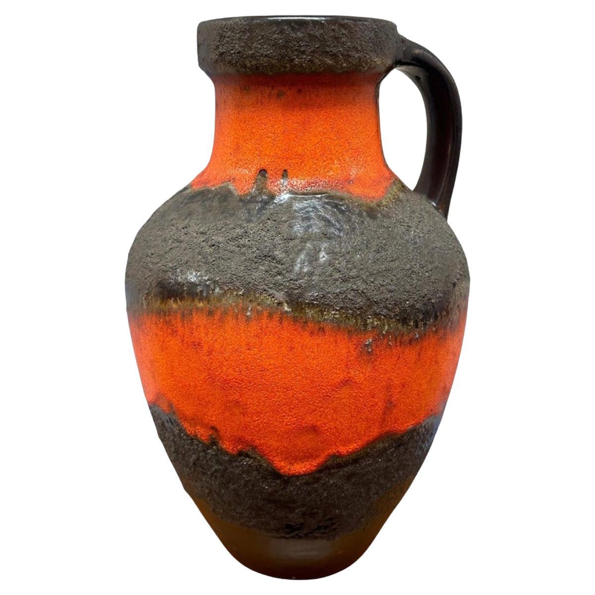 Grande vaso tedesco Carstens Toennishof degli anni 
70, marrone e arancione, non smaltato, a forma di brocca in lava grassa in vendita