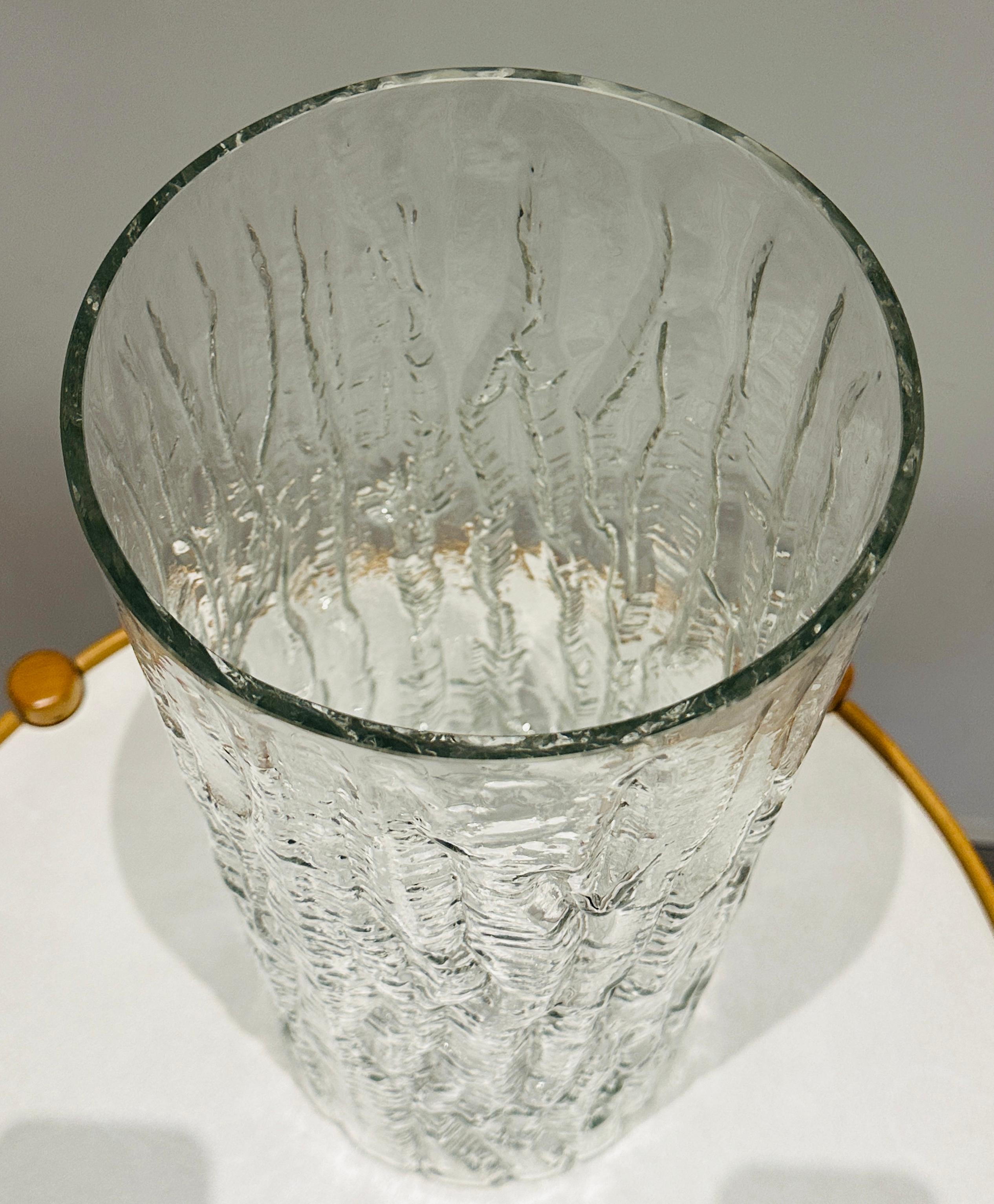 Grande vaso cilindrico in vetro tedesco Peill & Putzler 