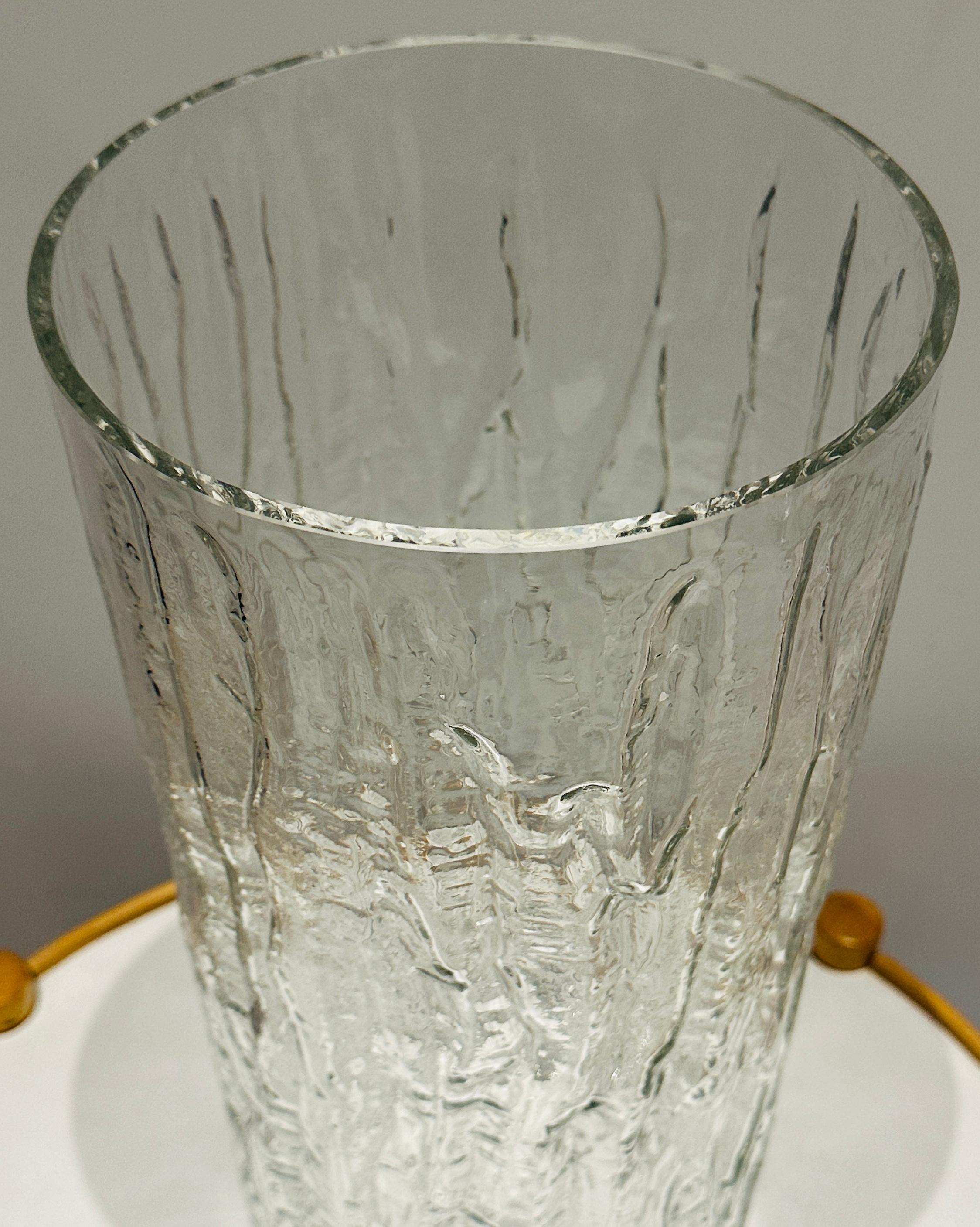 Grande vaso cilindrico in vetro tedesco Peill & Putzler 