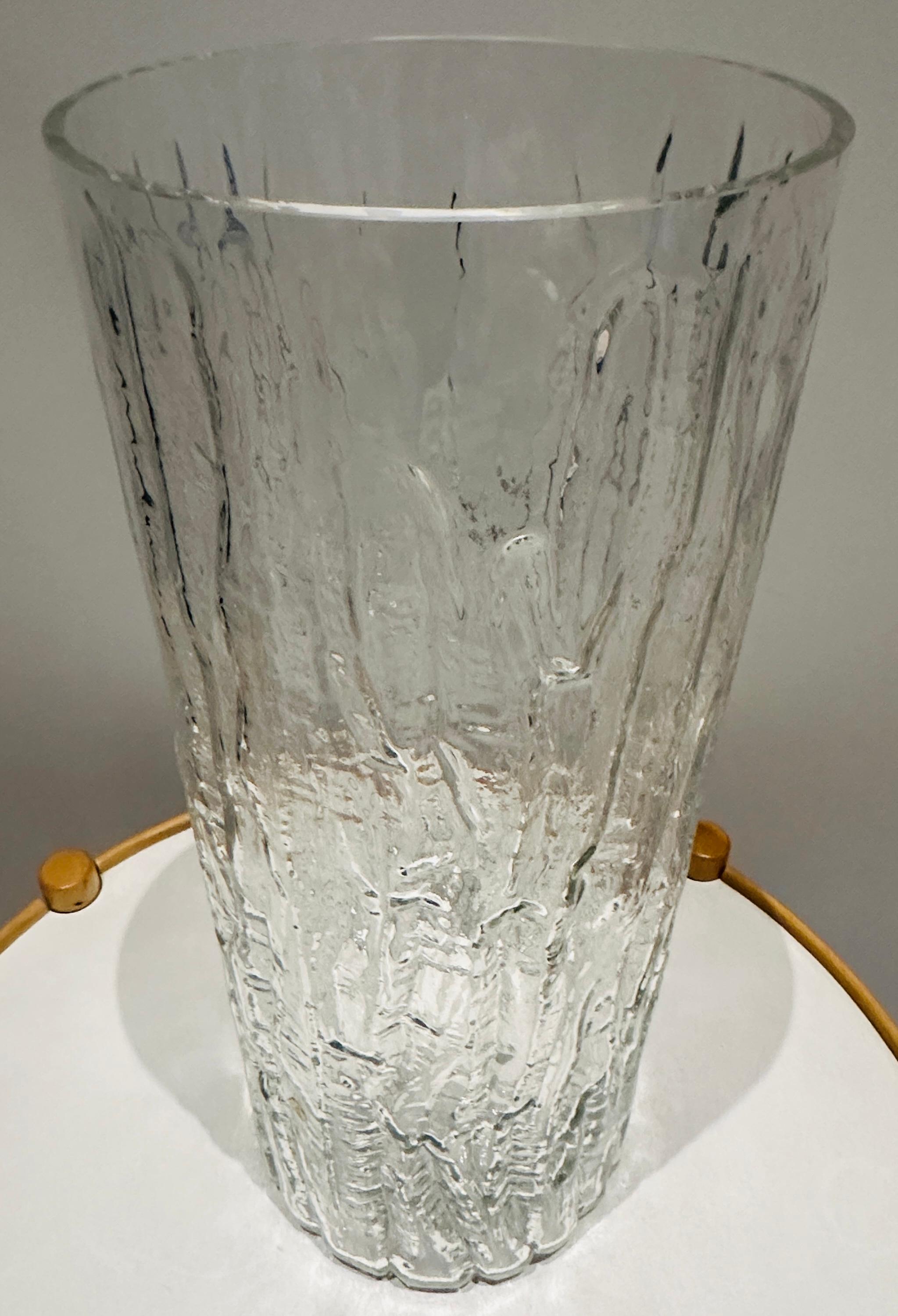 Grande vaso cilindrico in vetro tedesco Peill & Putzler 