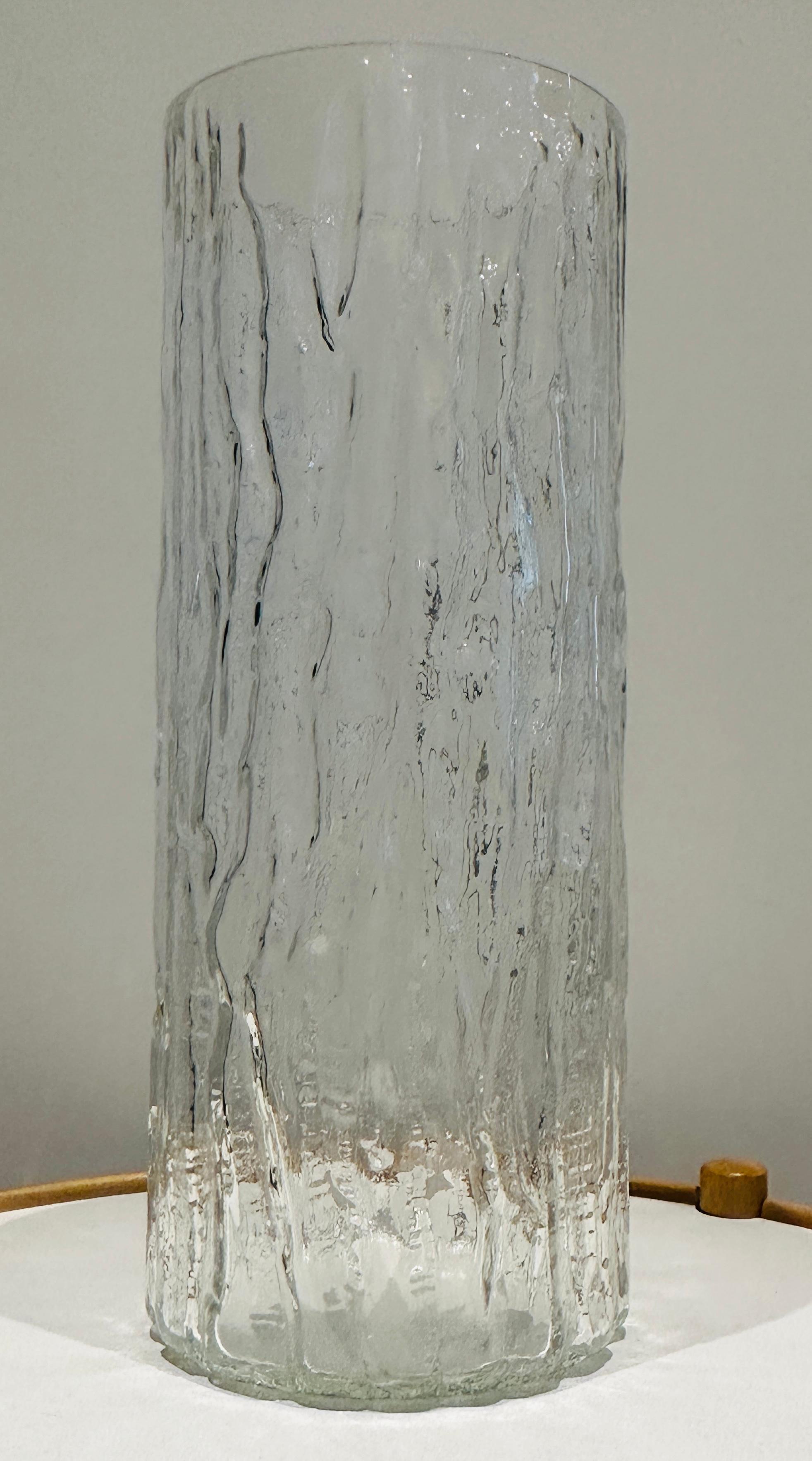 Grande vaso cilindrico in vetro tedesco Peill & Putzler 