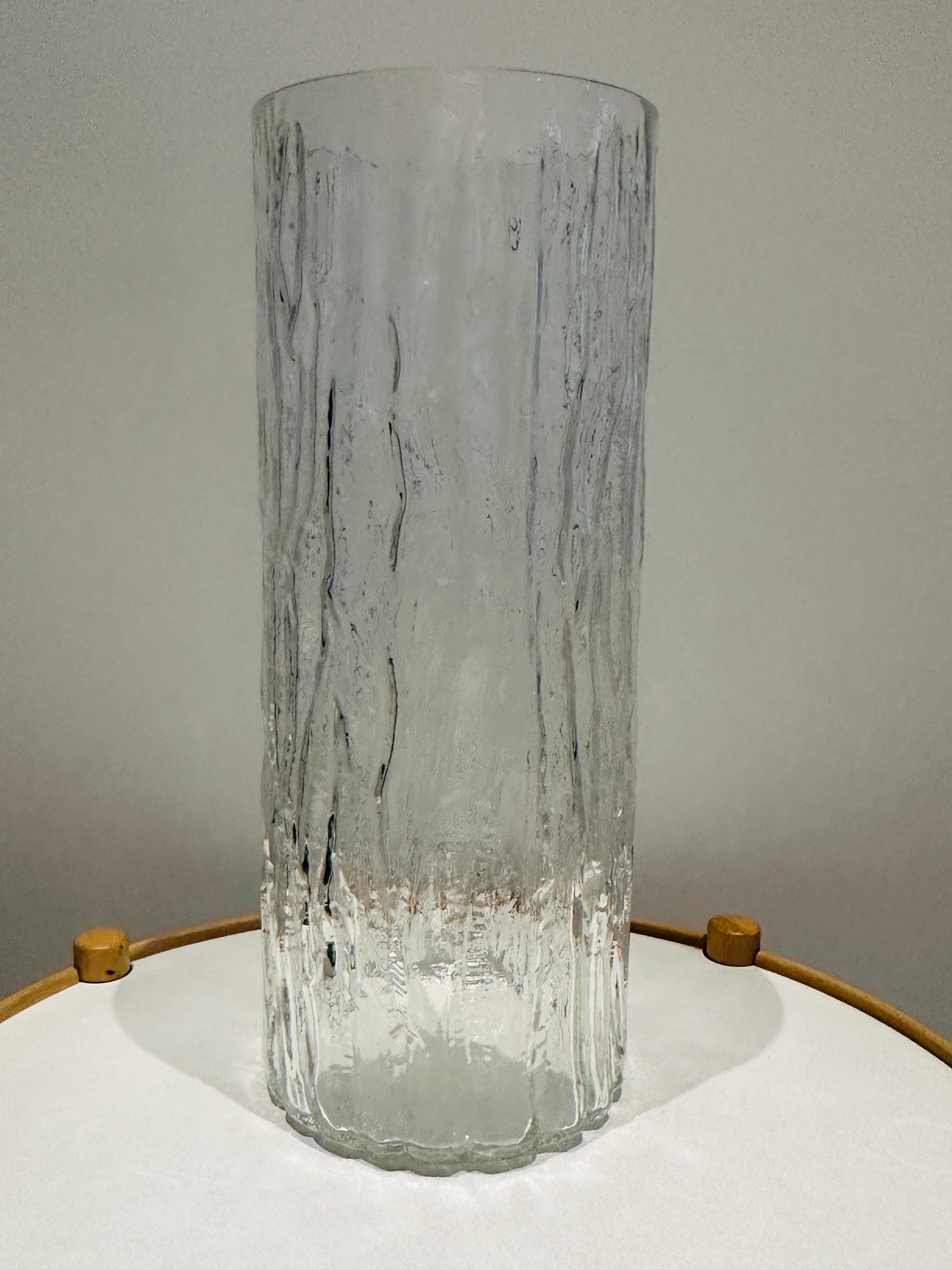 Grande vaso cilindrico in vetro tedesco Peill & Putzler 